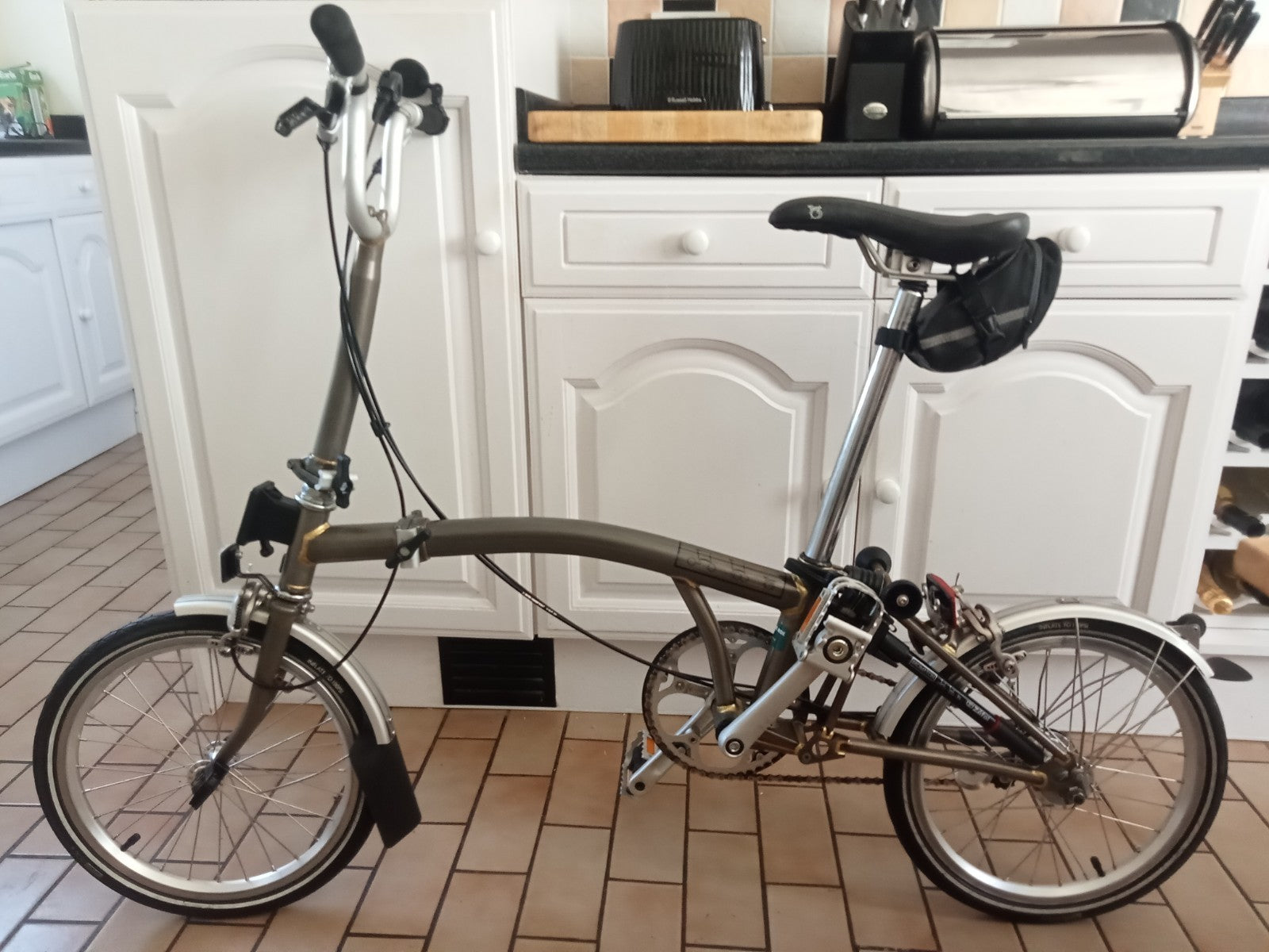 BROMPTON M3L  3 SPEED FOLDING CYCLE,  Near MINT CONDITION AND HARDLY USED.