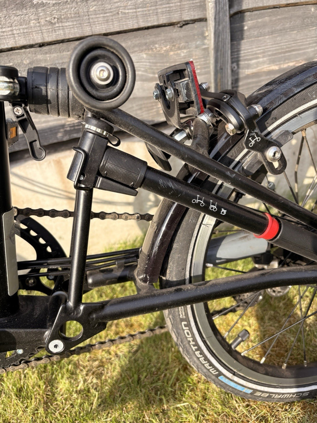 Brompton Folding Bike 16 in M Black Mudguards Rear Rack Reflectors Riser