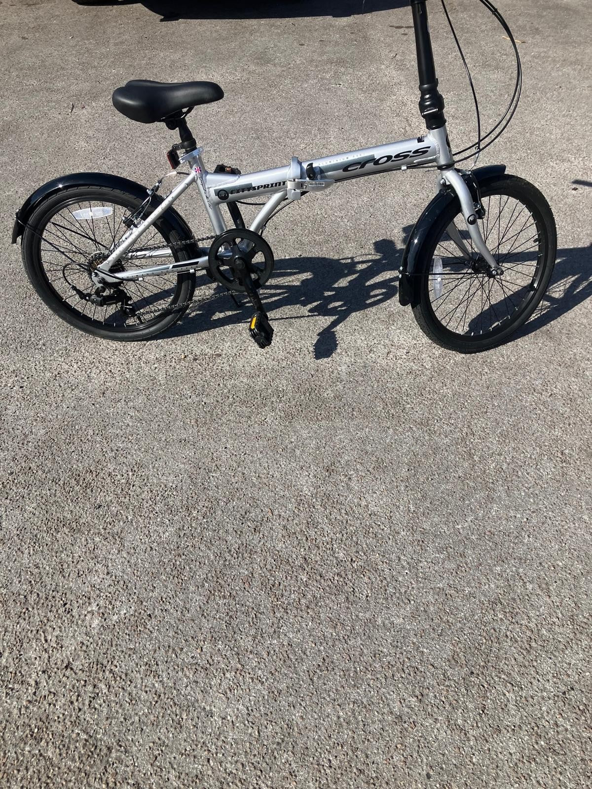 Cross CRF500 20 inch Wheel Size Unisex Folding Bike - White (with Pump)