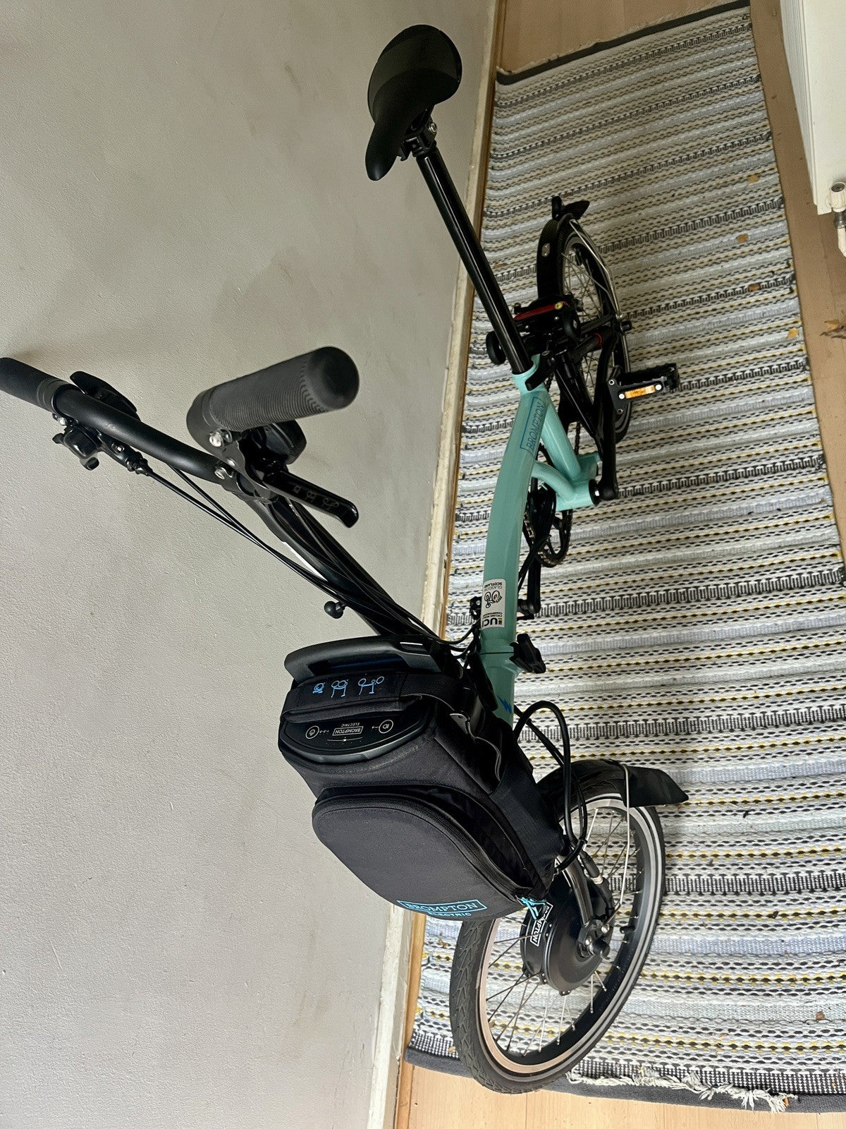 Brompton C Line Electrc 6-Speed, One-Size, Tiffany Blue in n/new condition