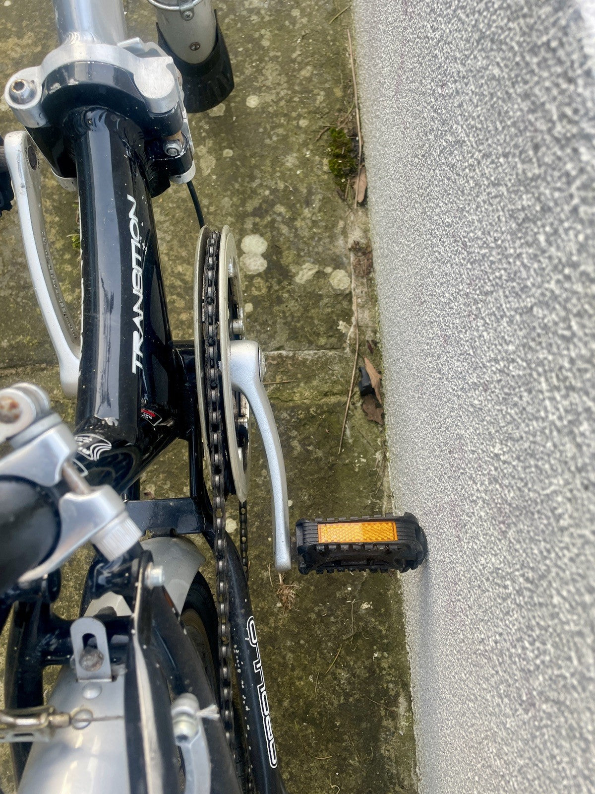 Apollo Folding Bike Aluminium Unisex Adults. Good Condition. Needs service.