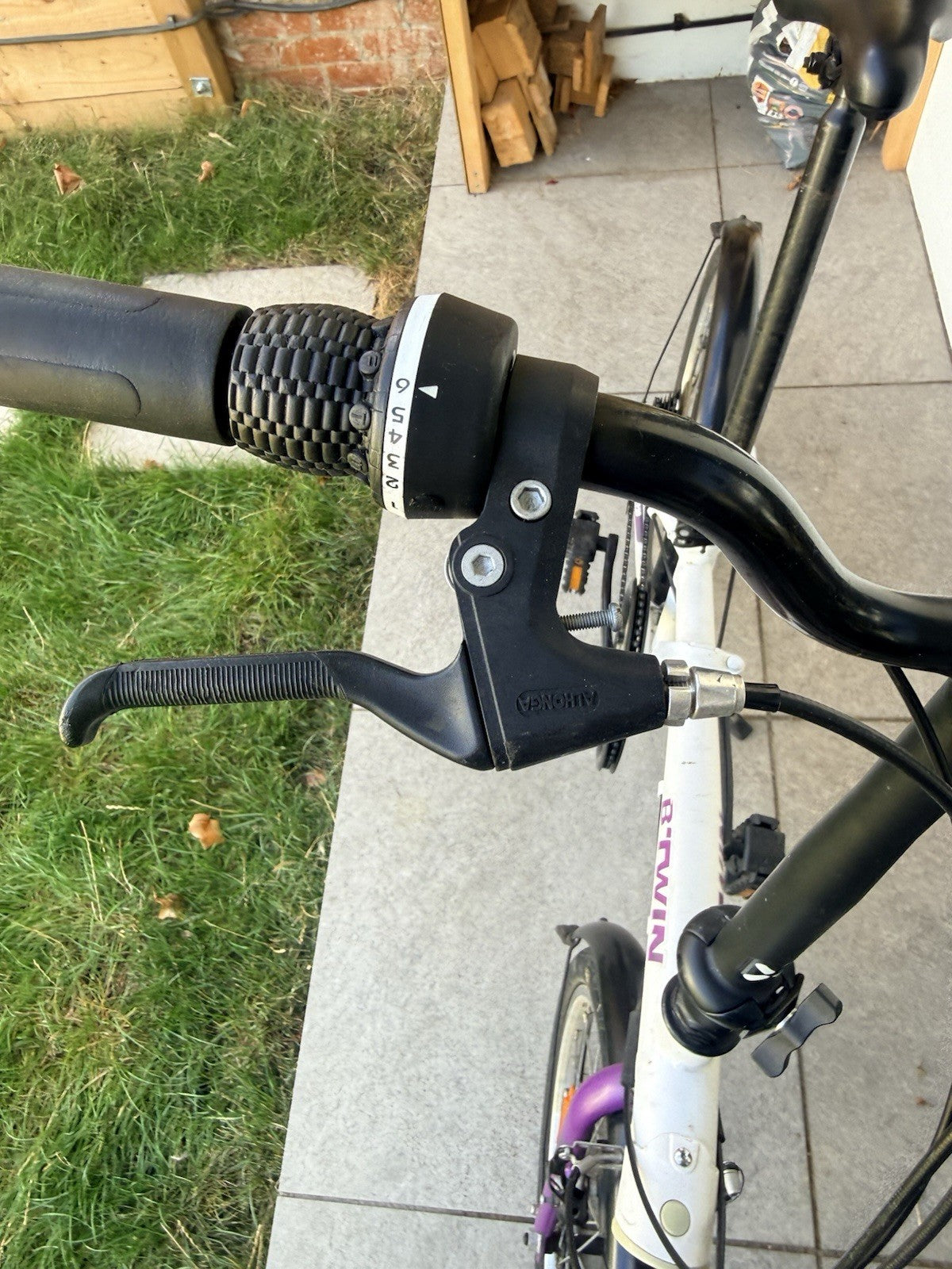 B’TWIN Folding Bike 20in White In SW London Zone 4