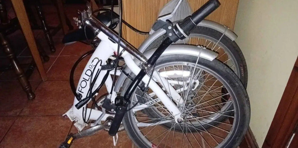 Saxon Fold B 20in Folding Bike White 6-Speed Derailleur V-Brakes Mudguards
