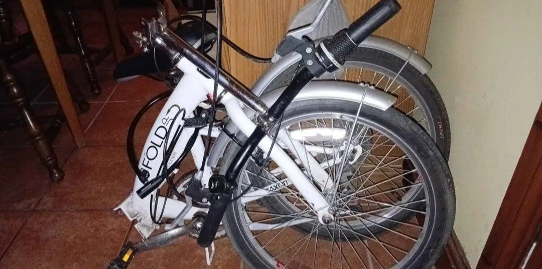 Saxon Fold B 20in Folding Bike White 6-Speed Derailleur V-Brakes Mudguards