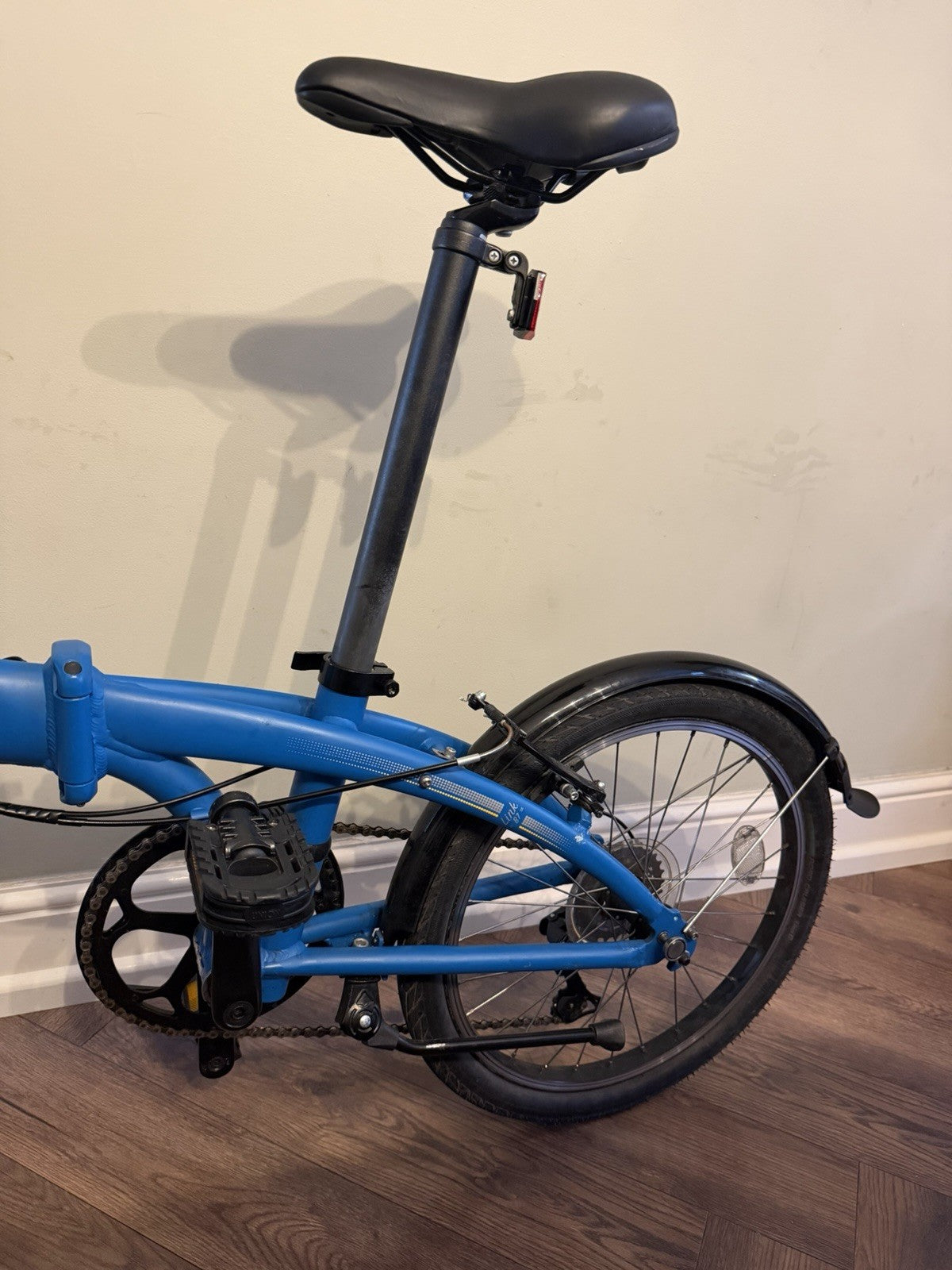 Tern Link B7 Folding Bike with 20 inch Wheels, 7 Speed. Light Blue