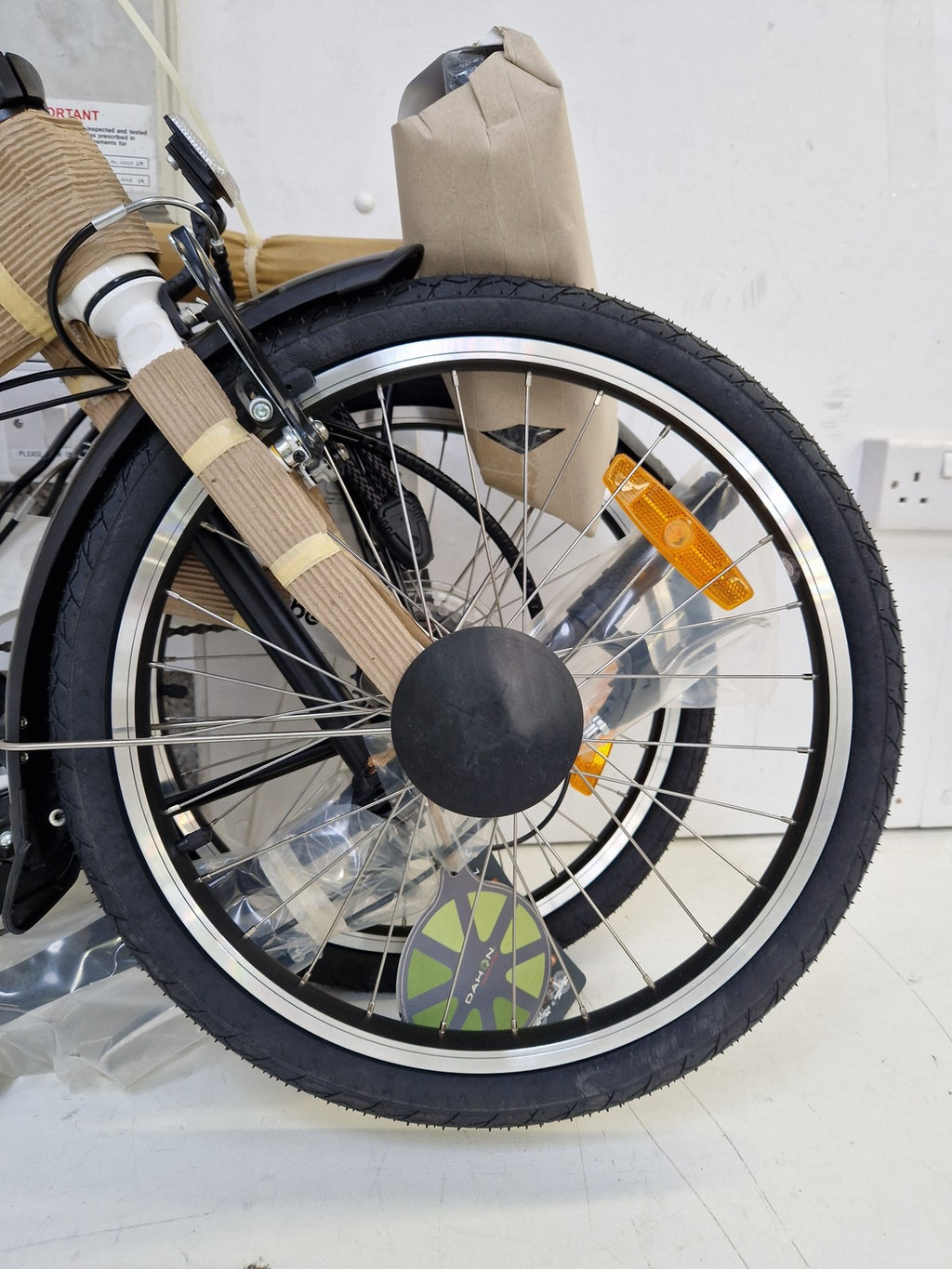 Dahon VYBE D7 Unisex 20" Wheel Compact 12kg 7-Speed Folding Bike Alloy White A