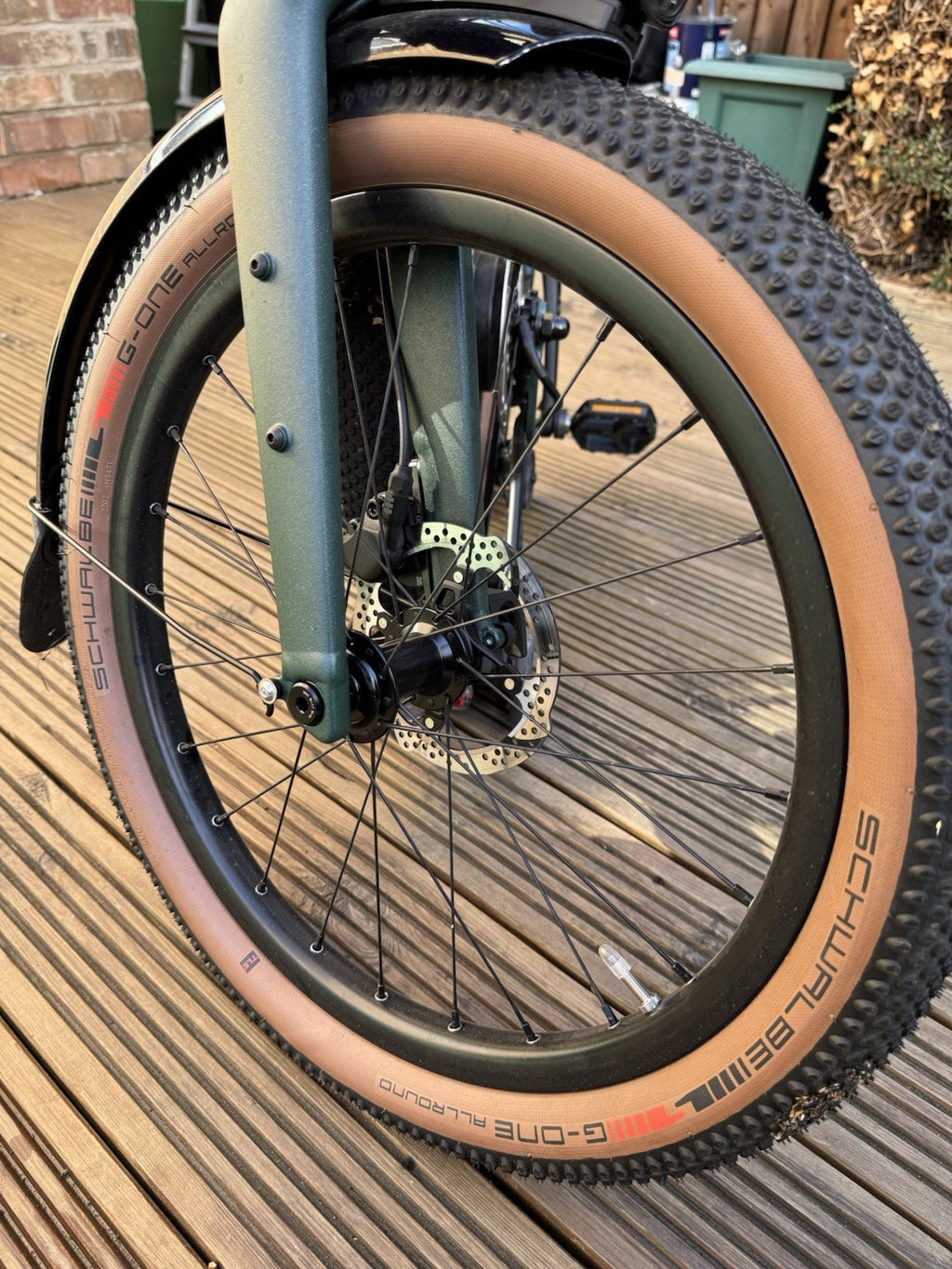 Brompton G Line 20in Folding Bike Green Disc Brakes Mudguards Front Light
