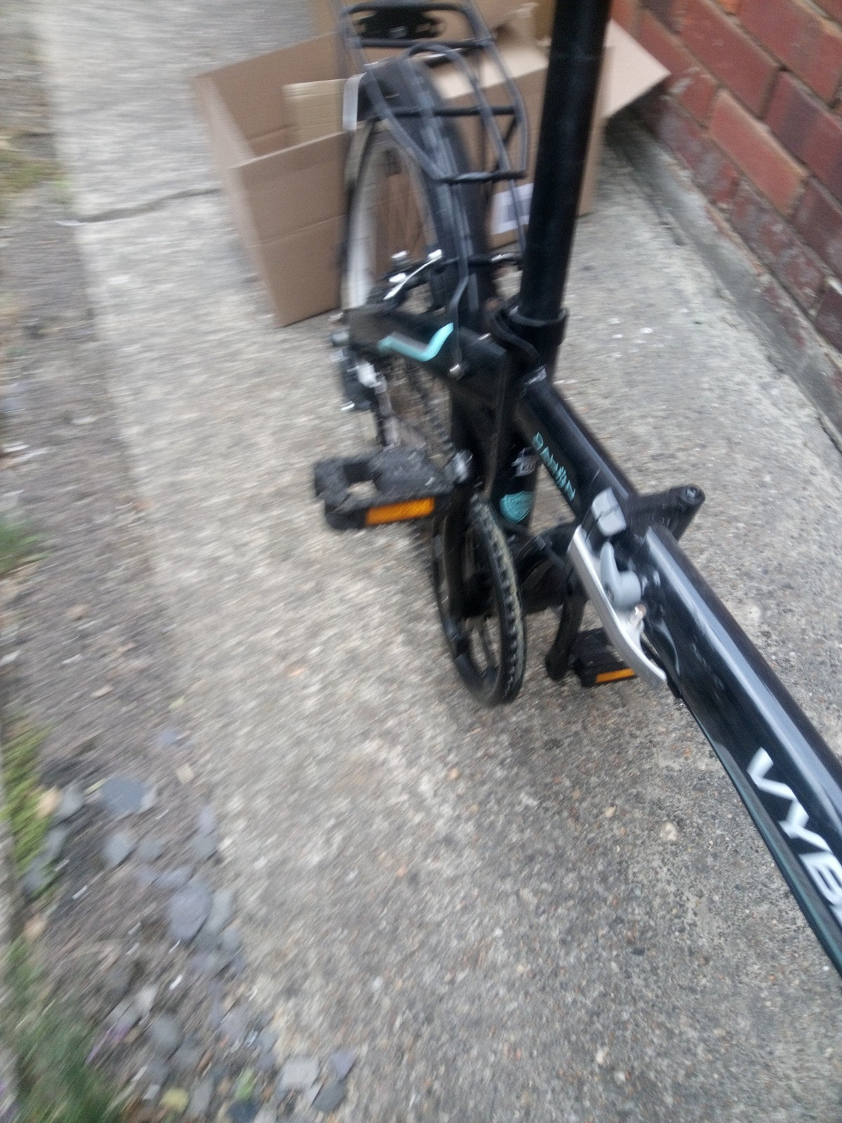 Dahon Vybe 20 Inch Folding Bike ideal commuter bike, barely used