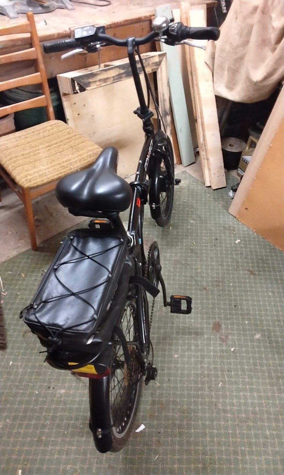 Connect 20 Inch Wheel Folding E Bike. Excellent Condition.