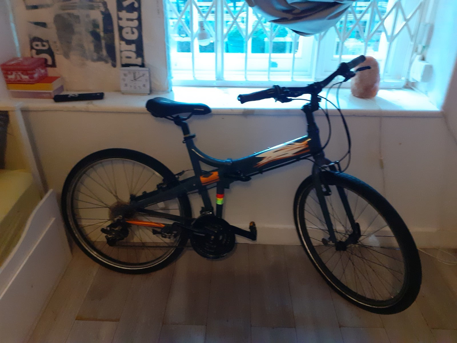 Docklands Folding Peddle Bike 1824, 700 T6, 26 inch Wheels, Used Condition.