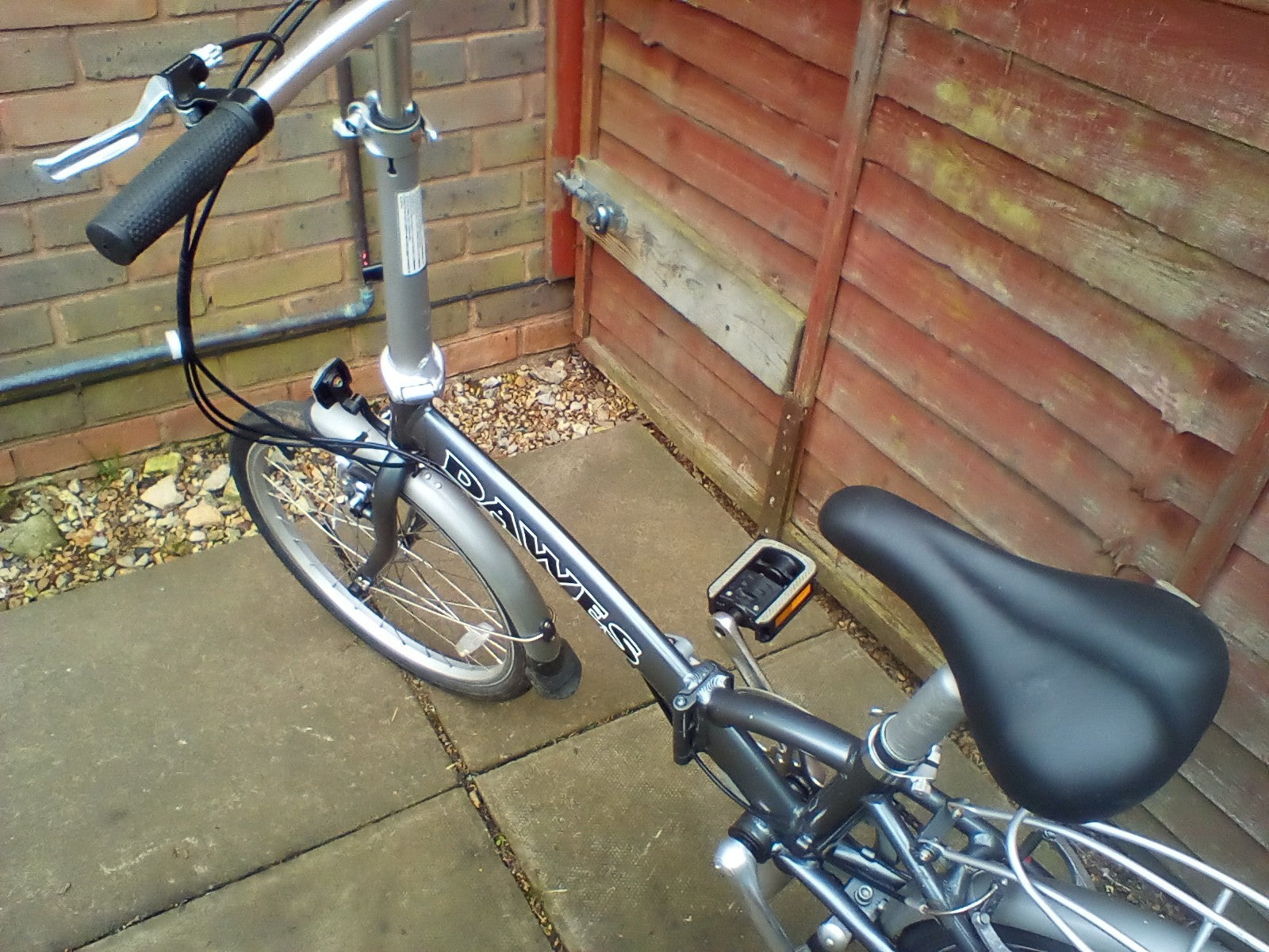 Dawes folding bike 6 gears 20 in wheels  used