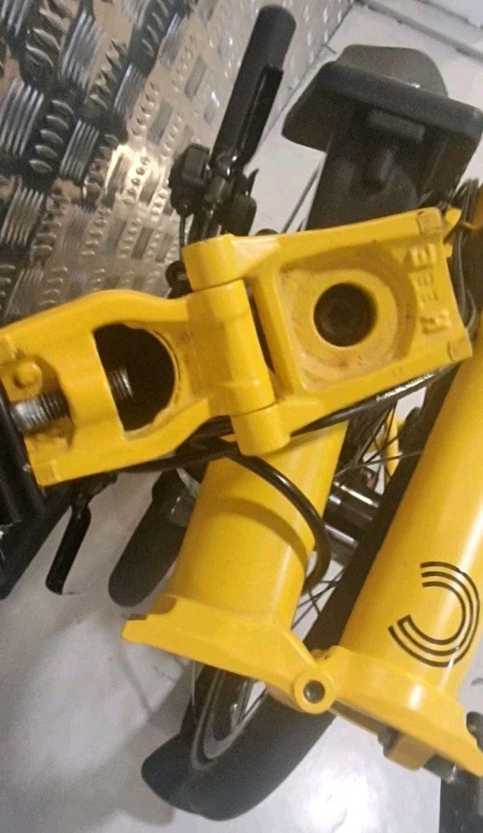Brompton C Line 6 Speed. Bumblebee Yellow Low co$t world🌎 Postage📦🛫📮.