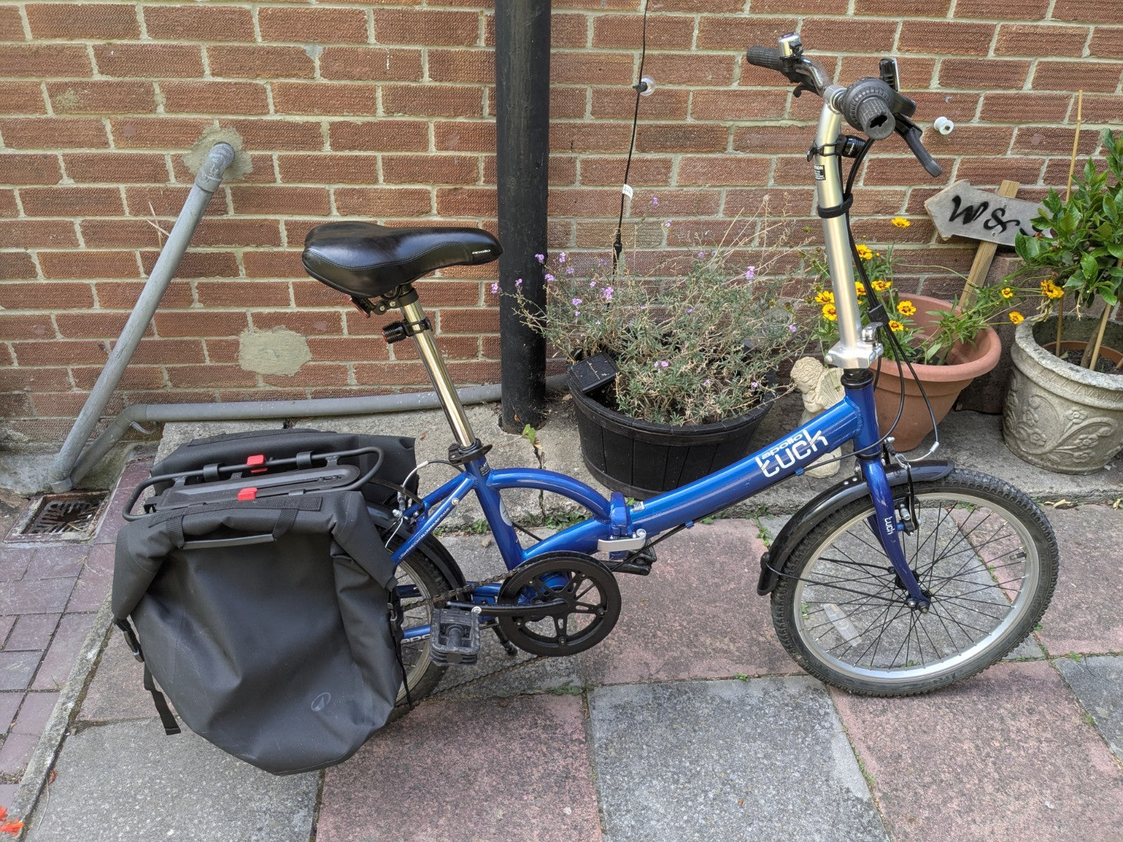 Apollo Tuck Folding Bike 20" Wheels, 6 speed, Blue, kickstand, LED lights, rack