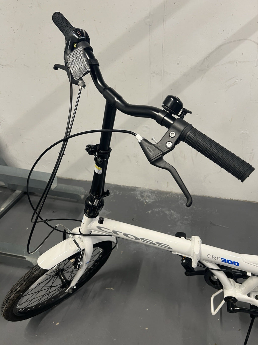 CROSS CRF300 Folding Bike 20 in White with Mudguards & Kickstand