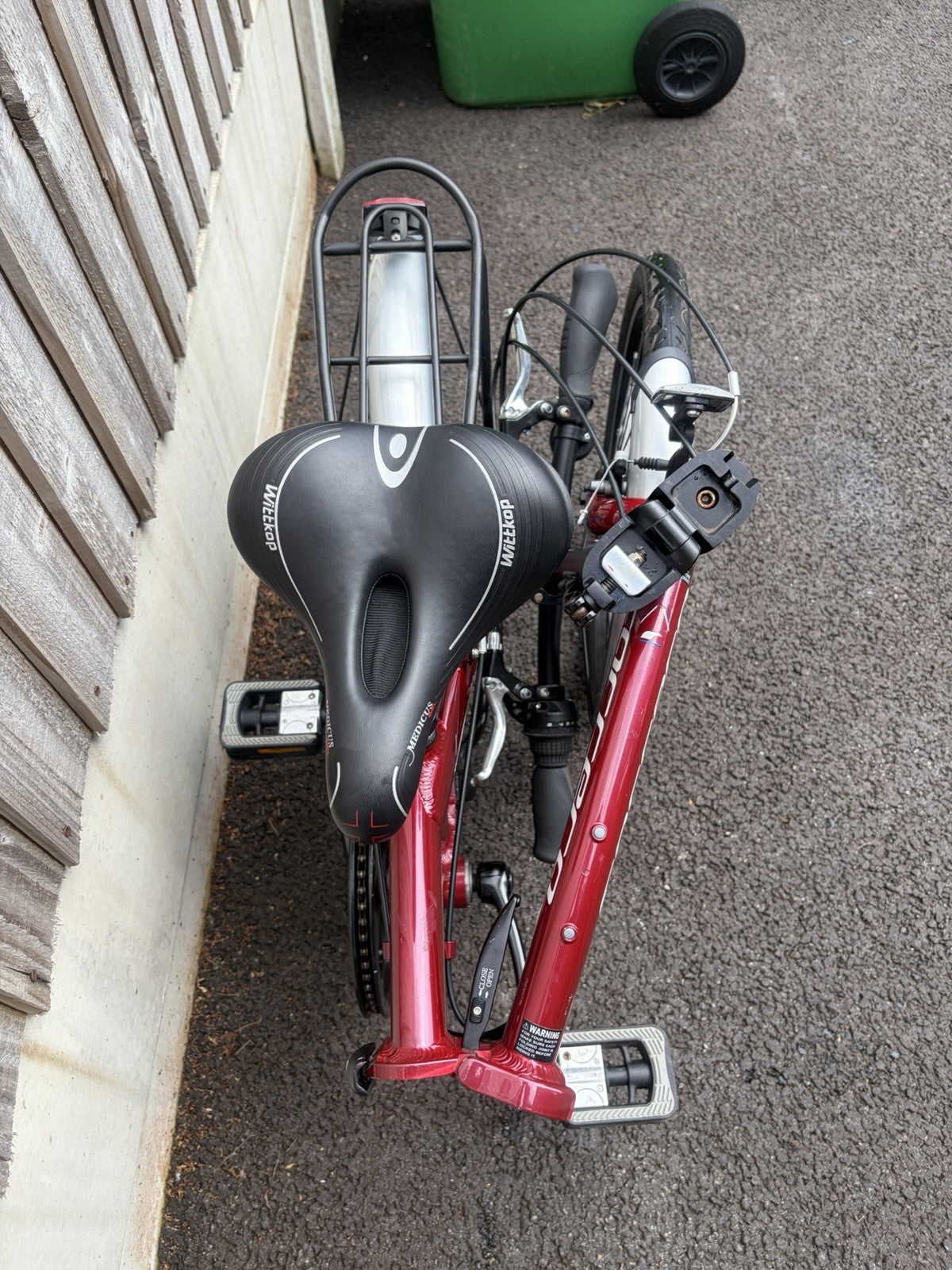 Carerra Intercity Folding Bike In Red.