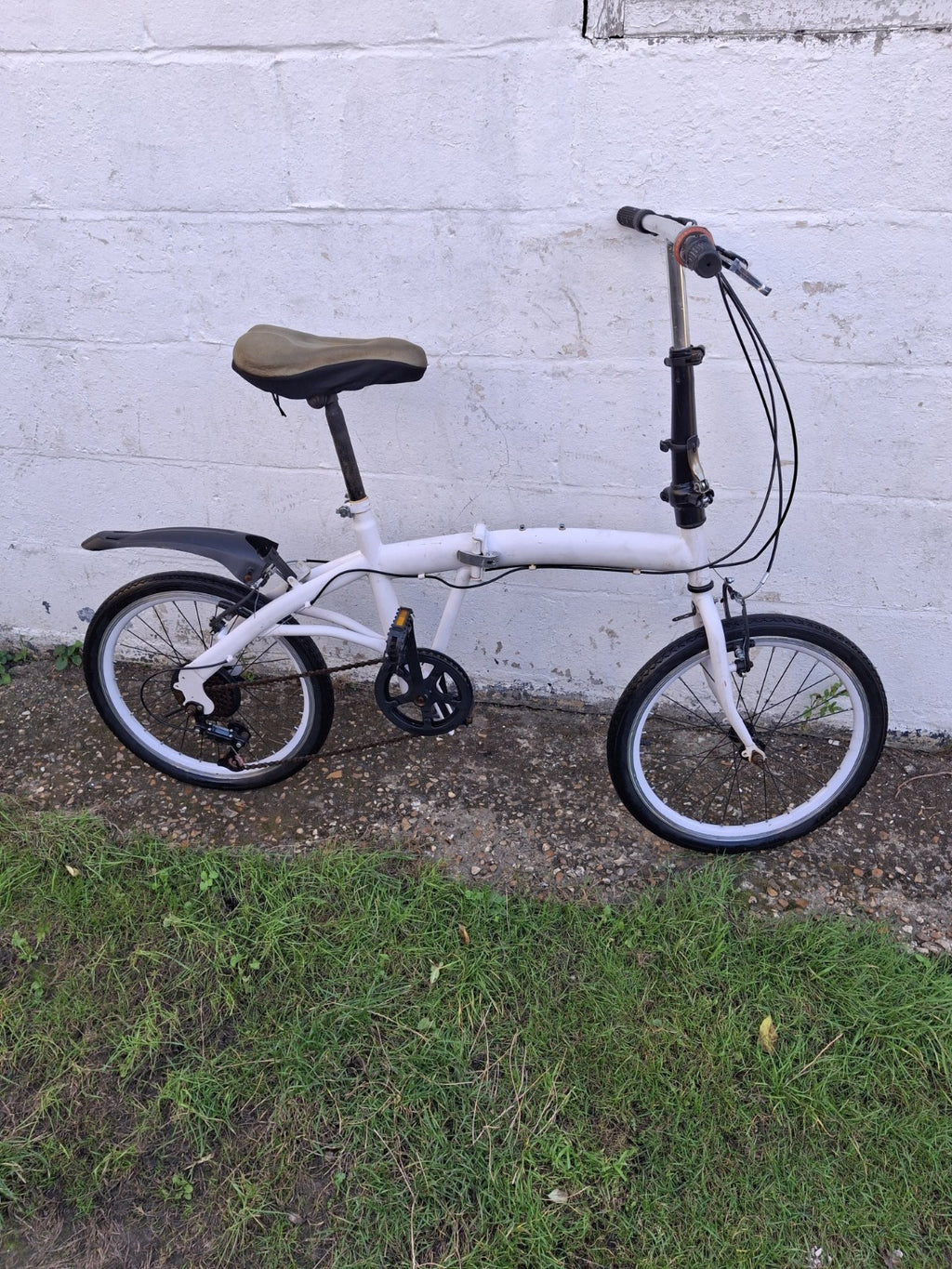 White 20" Folding Bike - 6 Speed Compact City Commuter Bicycle - Good Condition