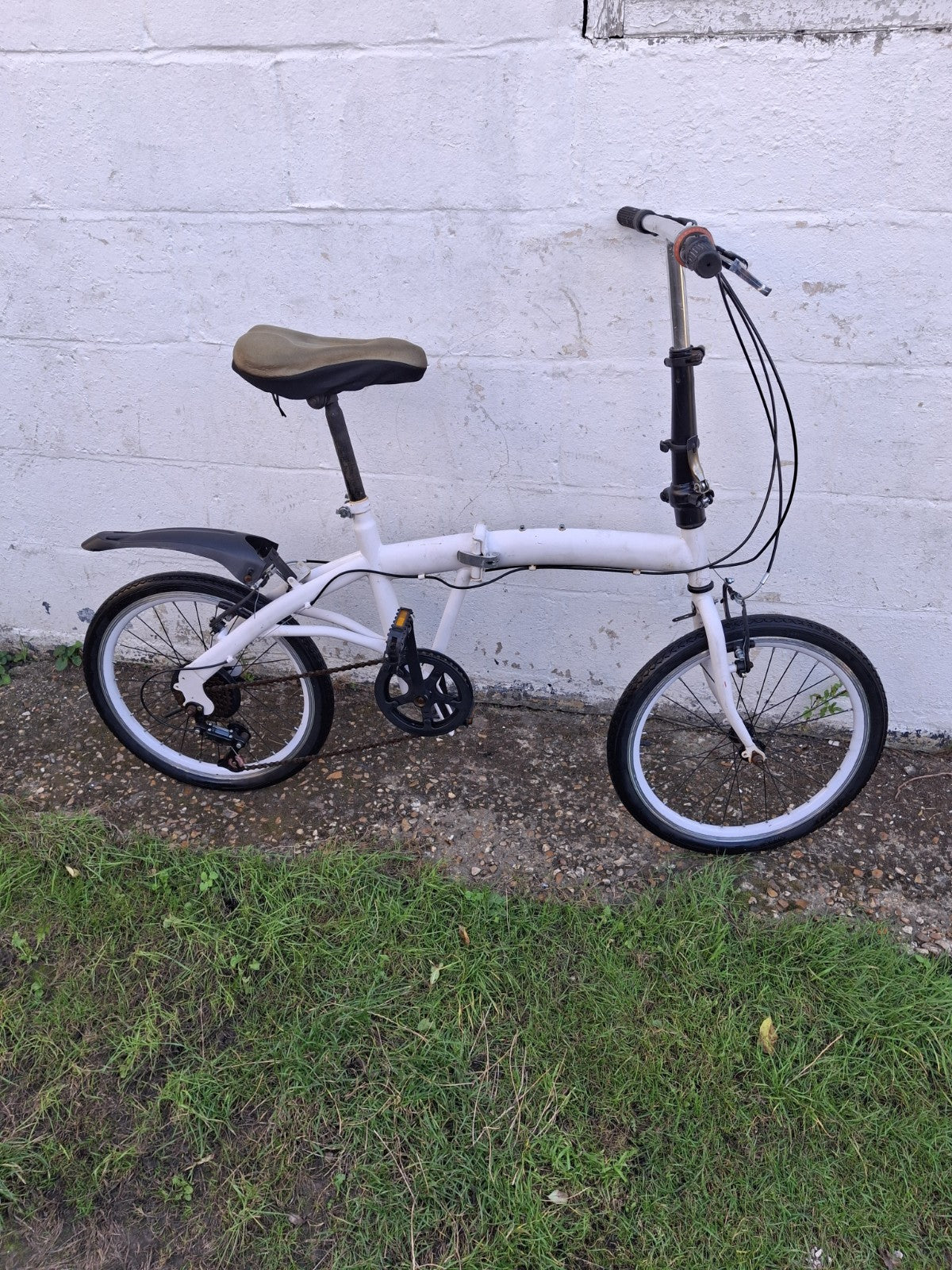 White 20" Folding Bike - 6 Speed Compact City Commuter Bicycle - Good Condition