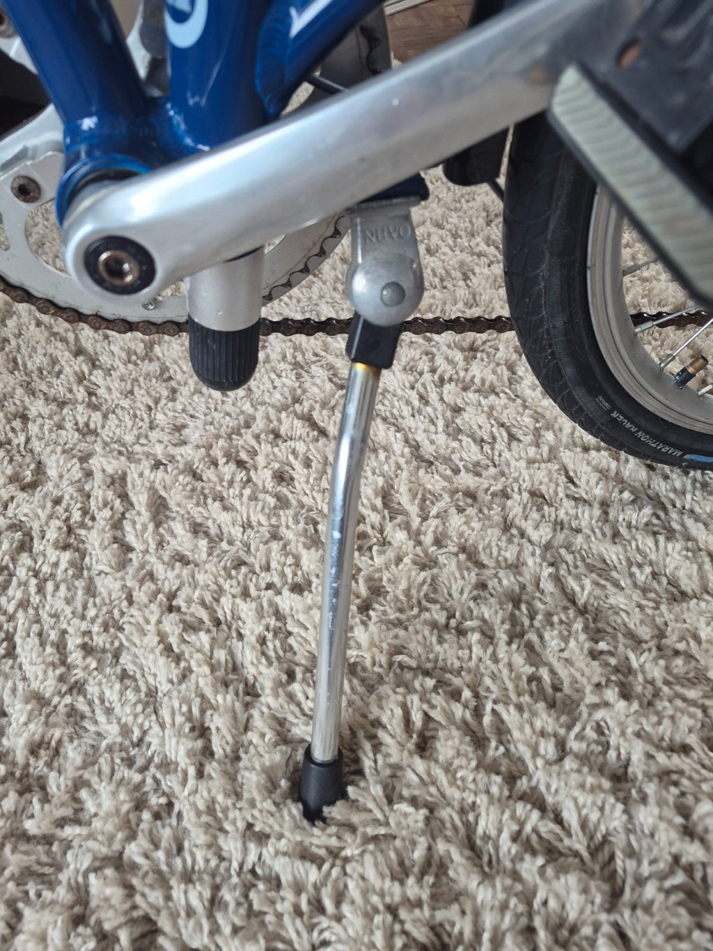 Dahon 2007 MU P8 Folding Bike. Comes with stand and pump in the saddle housing