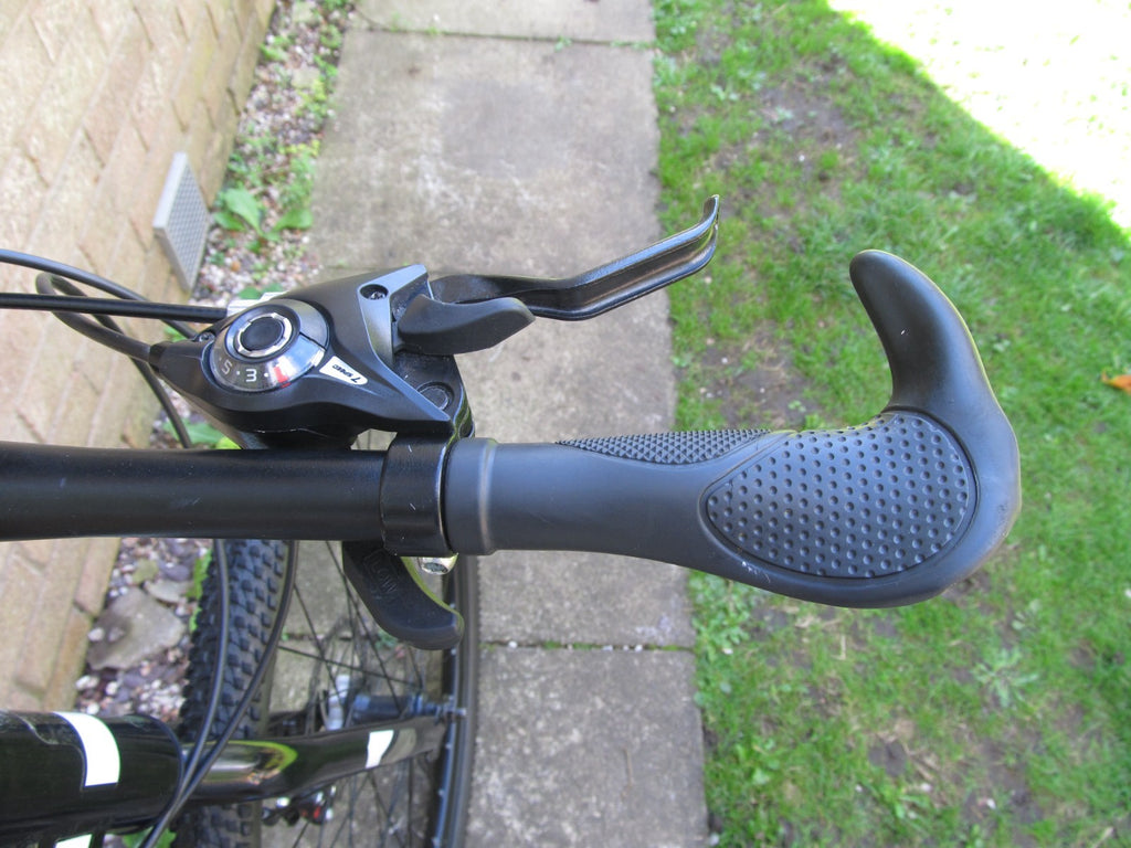 BIKE MOUNTAIN 26"  WHEELS BI FOLD UNISEX-EXCELLENT CONDITION