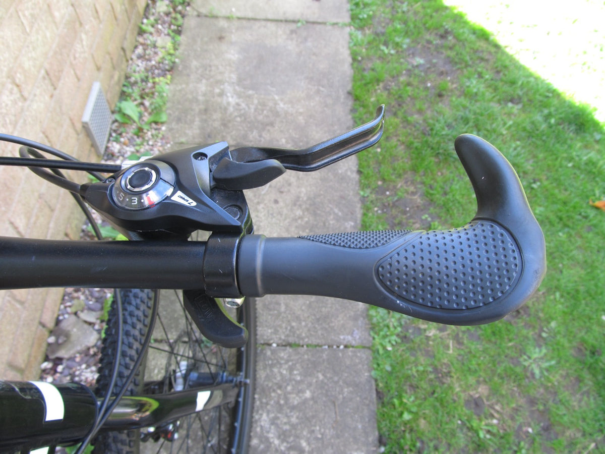 BIKE MOUNTAIN 26"  WHEELS BI FOLD UNISEX-EXCELLENT CONDITION