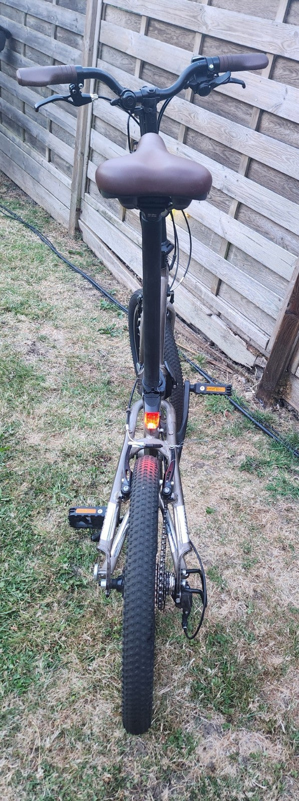Btwin Tilt 900 Folding Bike 9 Speed Lightweight.