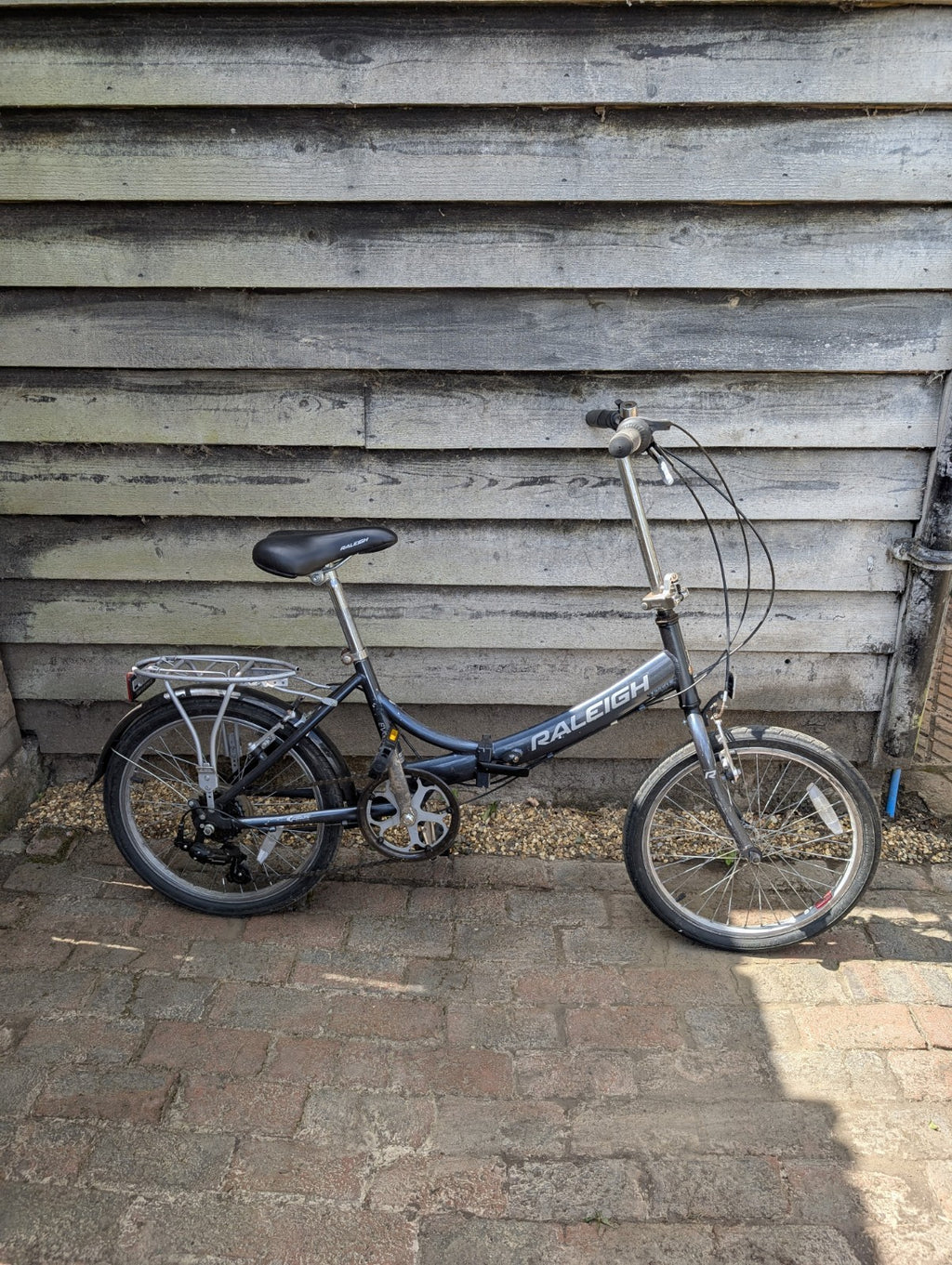 Raleigh Evo 7sp Folding Bike Aluminum Frame, 20" Wheels, 7-Speed with Revo Grip