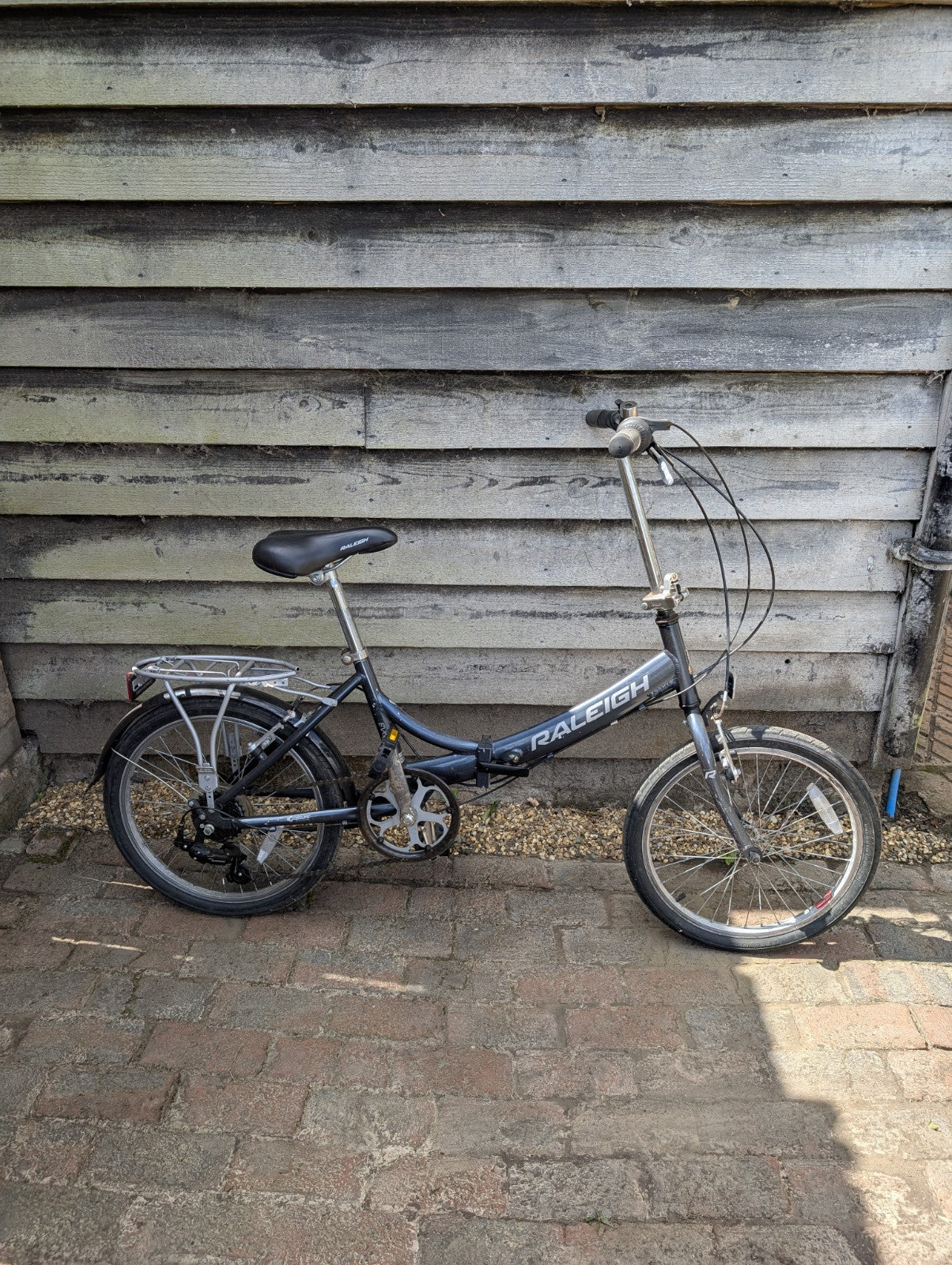 Raleigh Evo 7sp Folding Bike Aluminum Frame, 20" Wheels, 7-Speed with Revo Grip