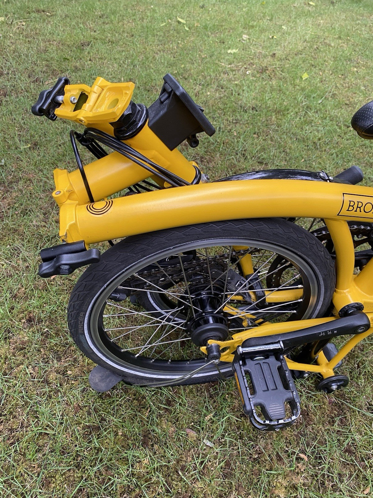 Brompton bike C-line 12-speed 2025 mid bar In bumblebee yellow
