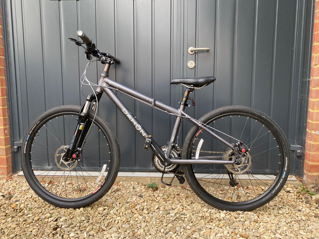 Dahon Matrix 2010 folding hybrid mountain/road bike, aluminium frame.