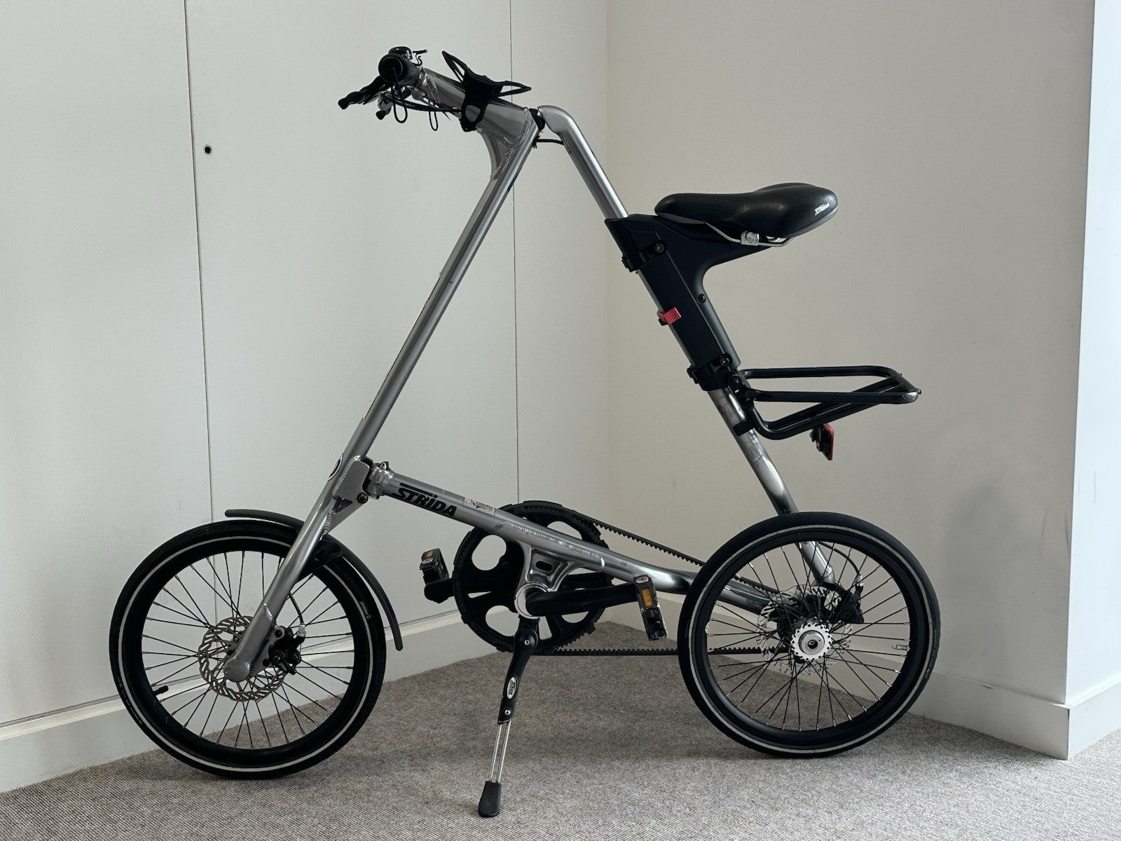 STRIDA SX Folding Bike – Silver Brush with Black Details – Good Condition