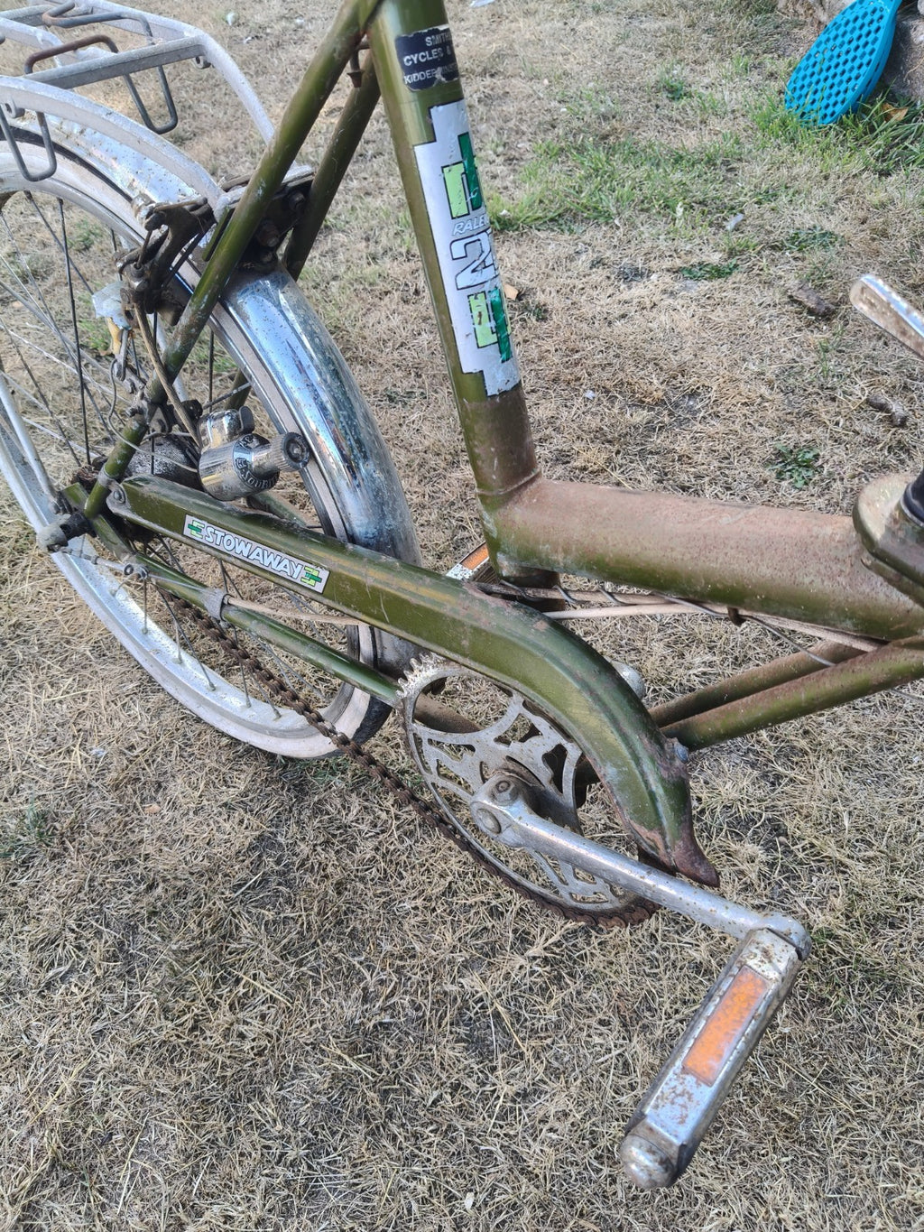 Raleigh Stowaway Folding Bike 20in Green/White Rear Rack Mudguards Bell