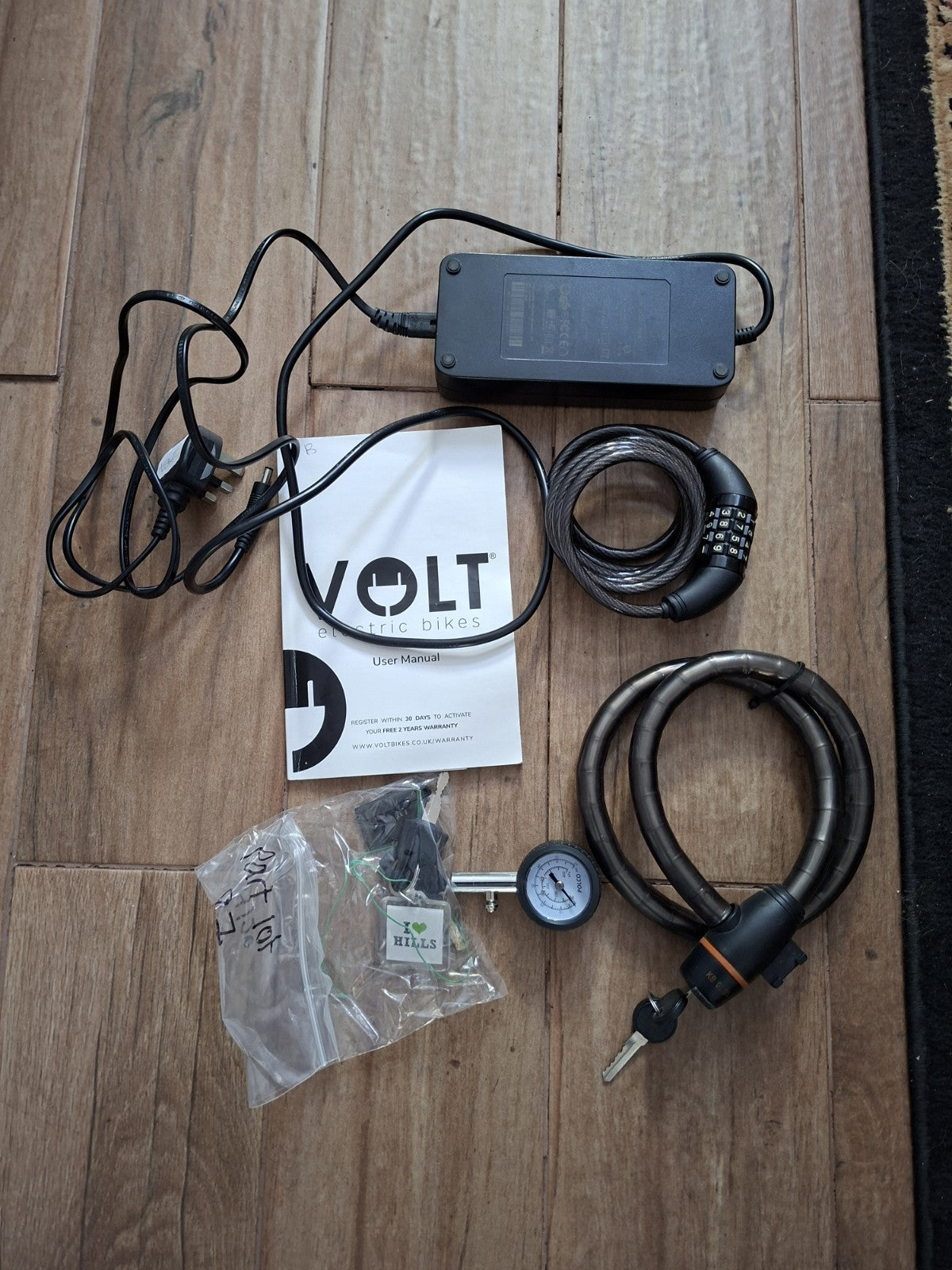 Volt metro ~ Black Folding Bike ~ plus extras! only done 470 miles! (EN15194)