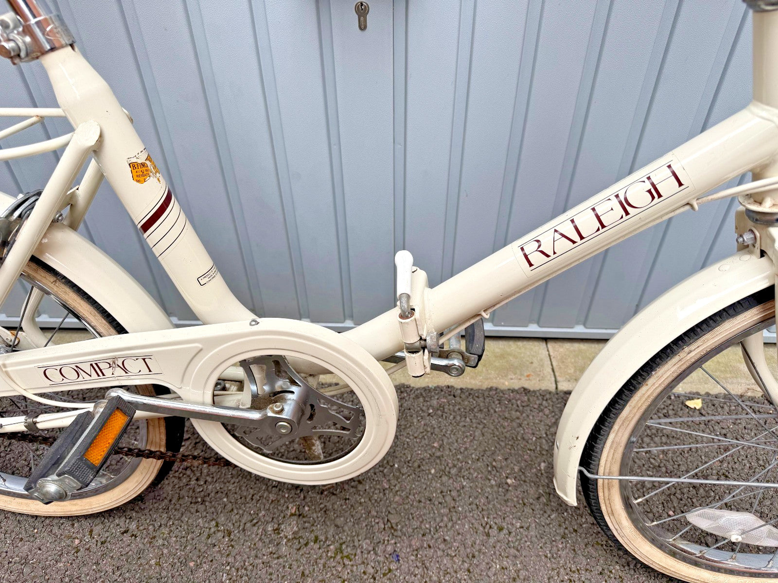 Vintage 1986 Unisex Adults Men's Women's White Raleigh Compact Folding Bike