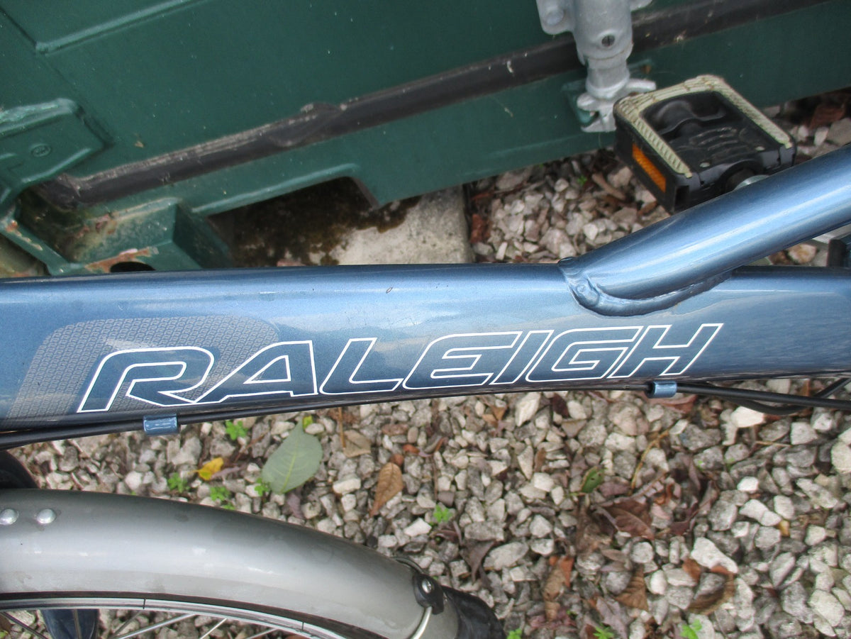 Raleigh Boardwalk Folding bicycle 20” wheels 6 speed, excellent condition