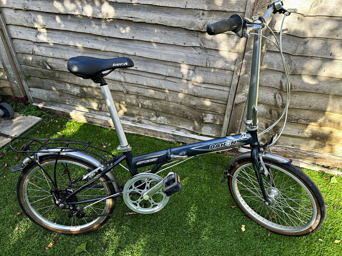 Dahon Speed D7 Folding Bike with Mudguards Rear Rack Black/Silver