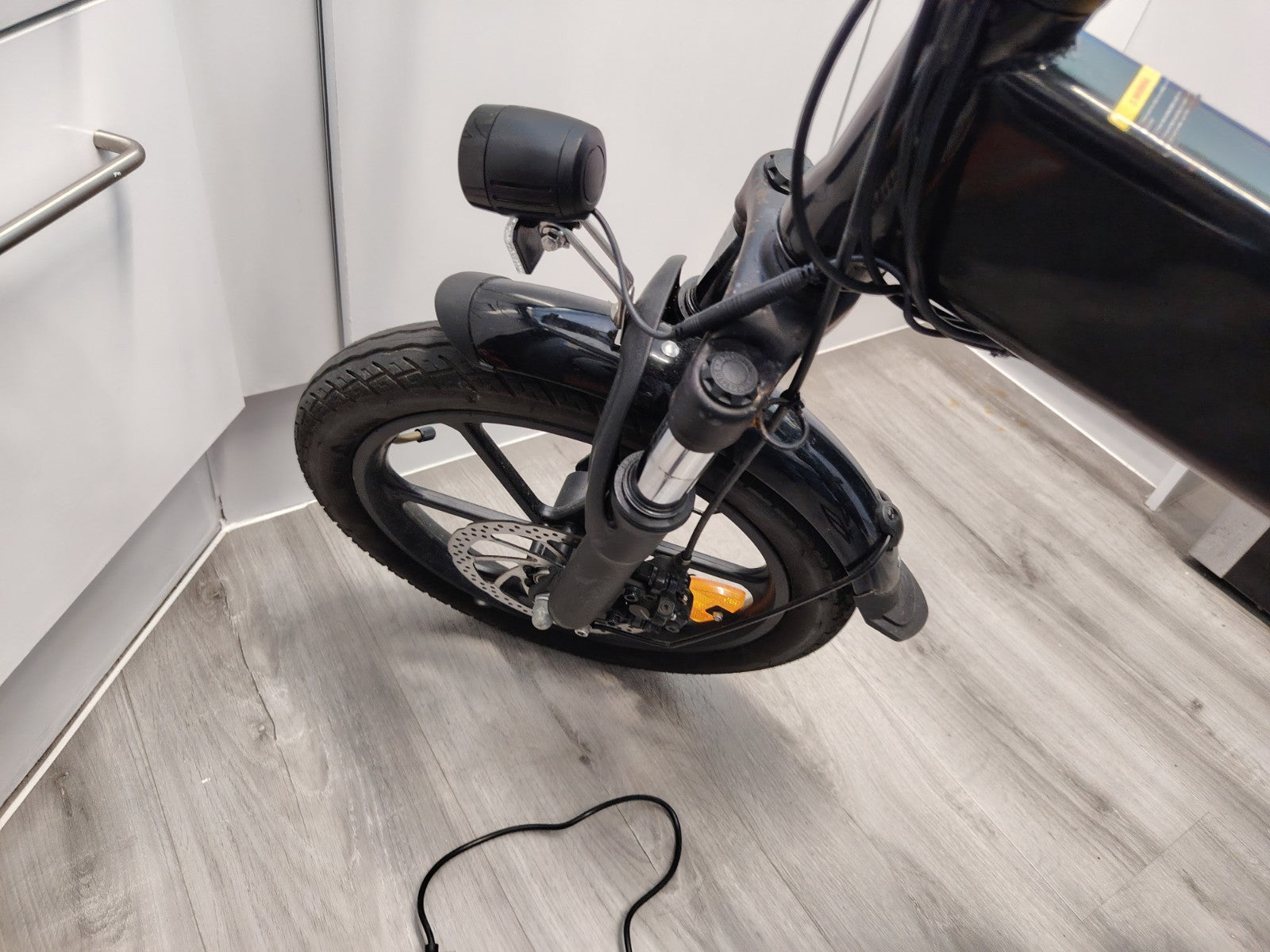 Finbike U3 Pedal Assist Commuter Bike 350W Motor 15.5mph