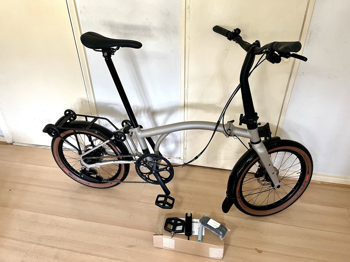 Brompton G Line Medium Folding Bike 8-Speed, Traildust White w rack & mudguards