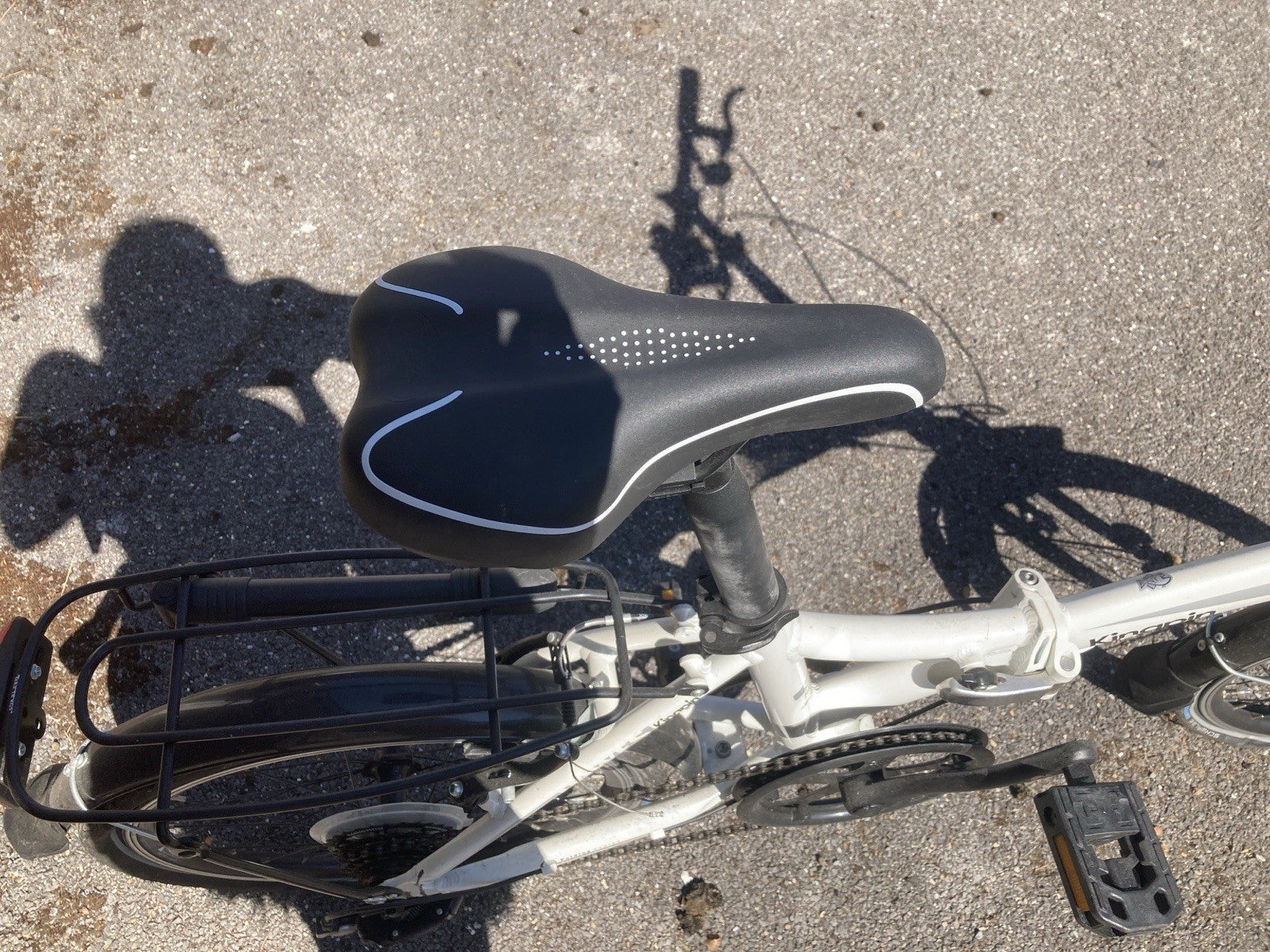 Dawes Kingpin 20in Folding Bike White/Black Rear Rack Mudguards
