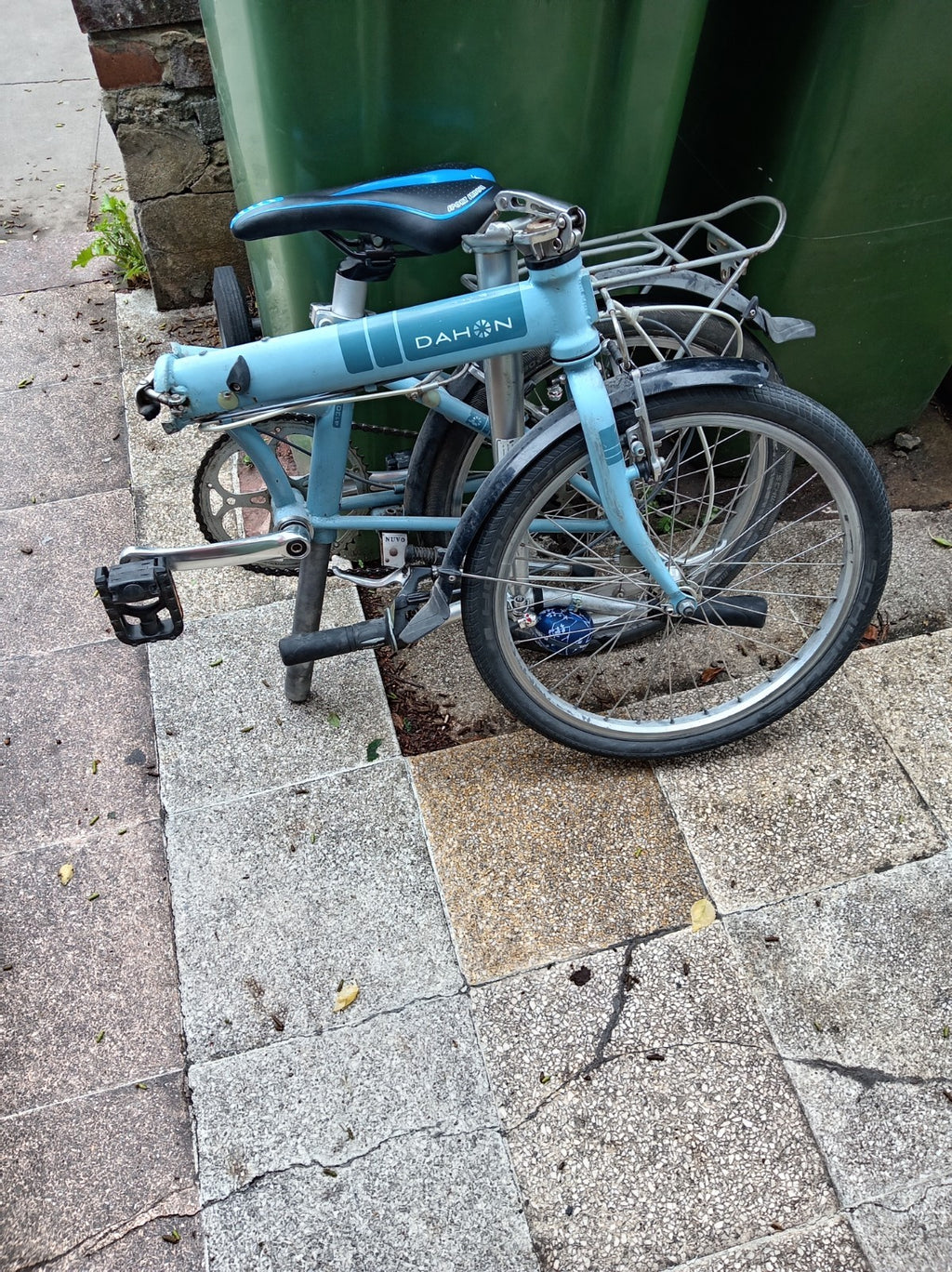 Dahon Speed D7 Folding Bike 7-Speed with extras,u-lock, pannier bag, light, bell