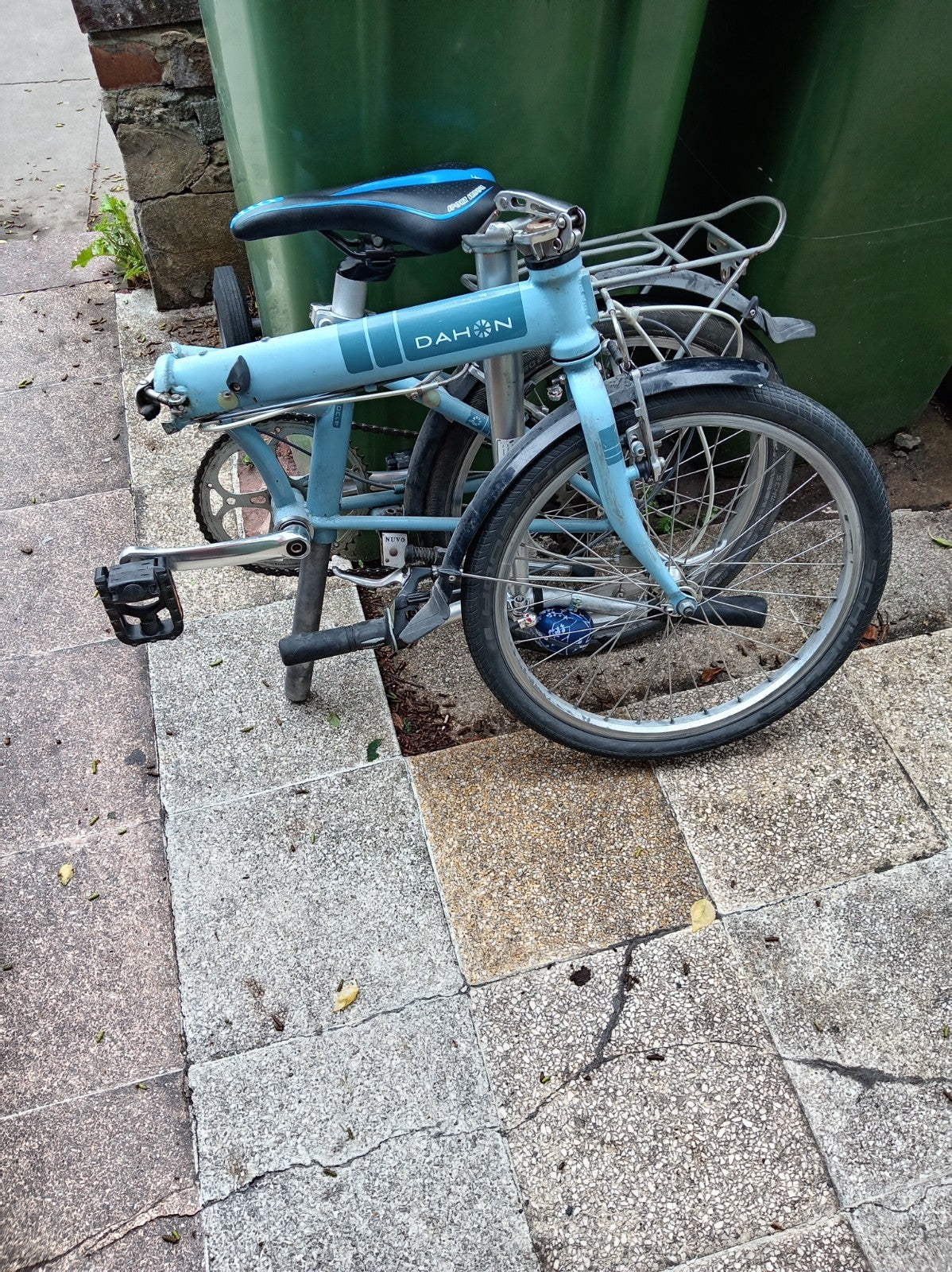 Dahon Speed D7 Folding Bike 7-Speed with extras,u-lock, pannier bag, light, bell