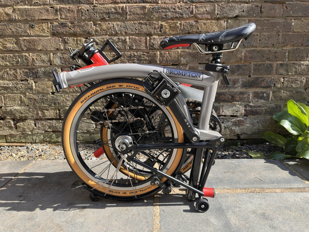 Brompton CHPT3 V3 Bike 6 Speed With Titanium Mudguards and Brompton CHPT3 bag