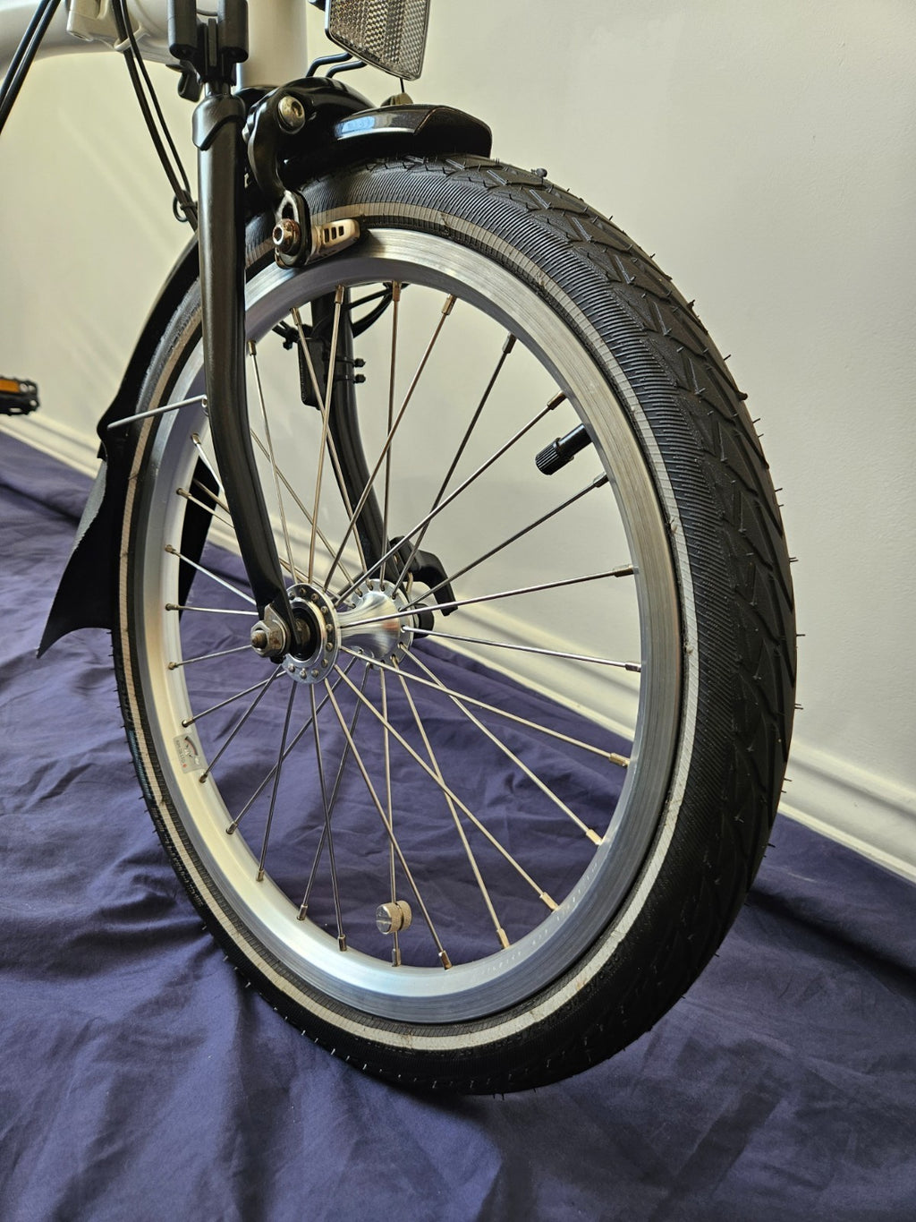Brompton M6L - 6 Speed - C Line - Mid- White - VGC