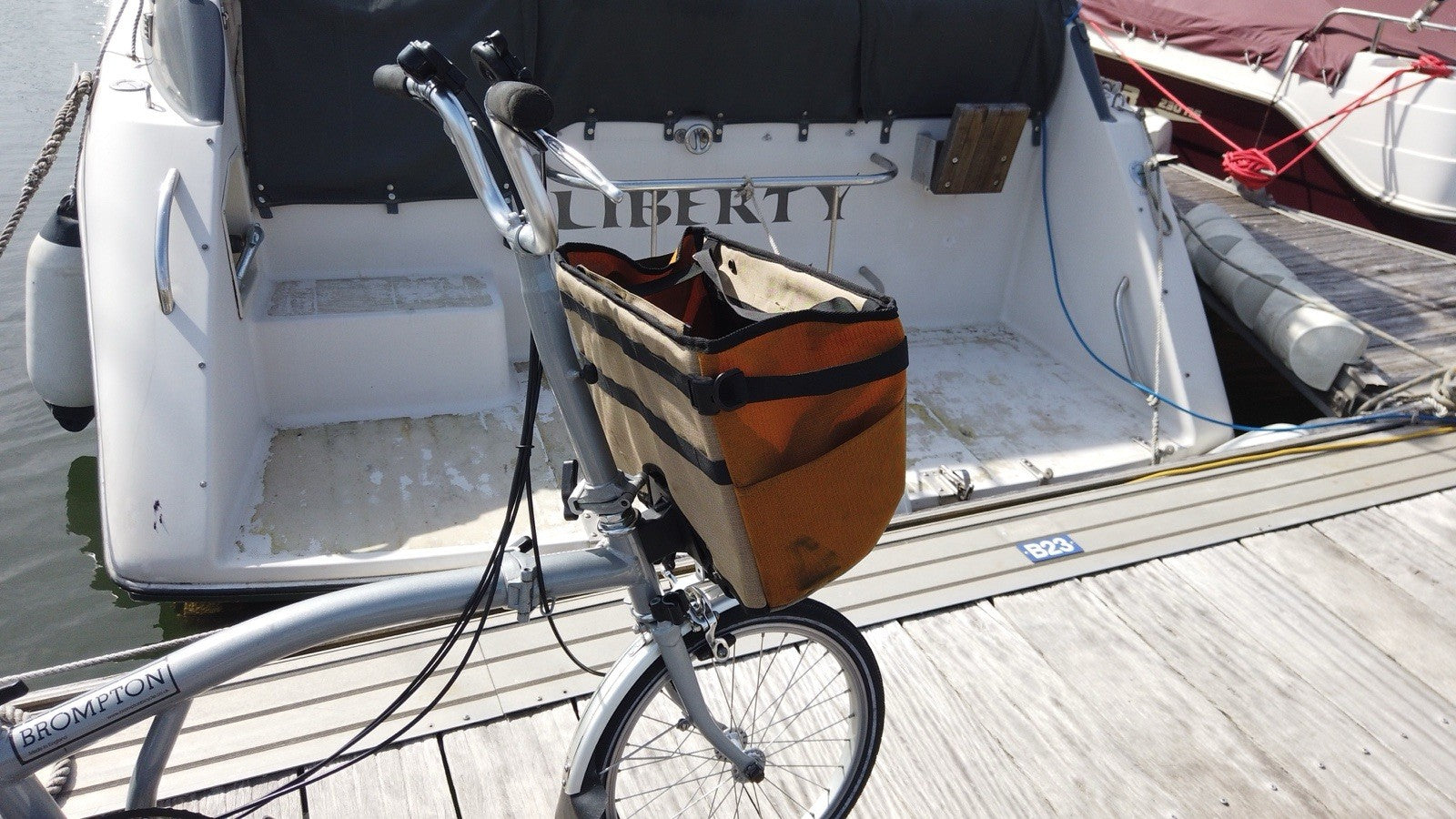 Brompton M6R Folding Bike 16in Silver w/ Front Bag and Carry Bag. Pump, Light.
