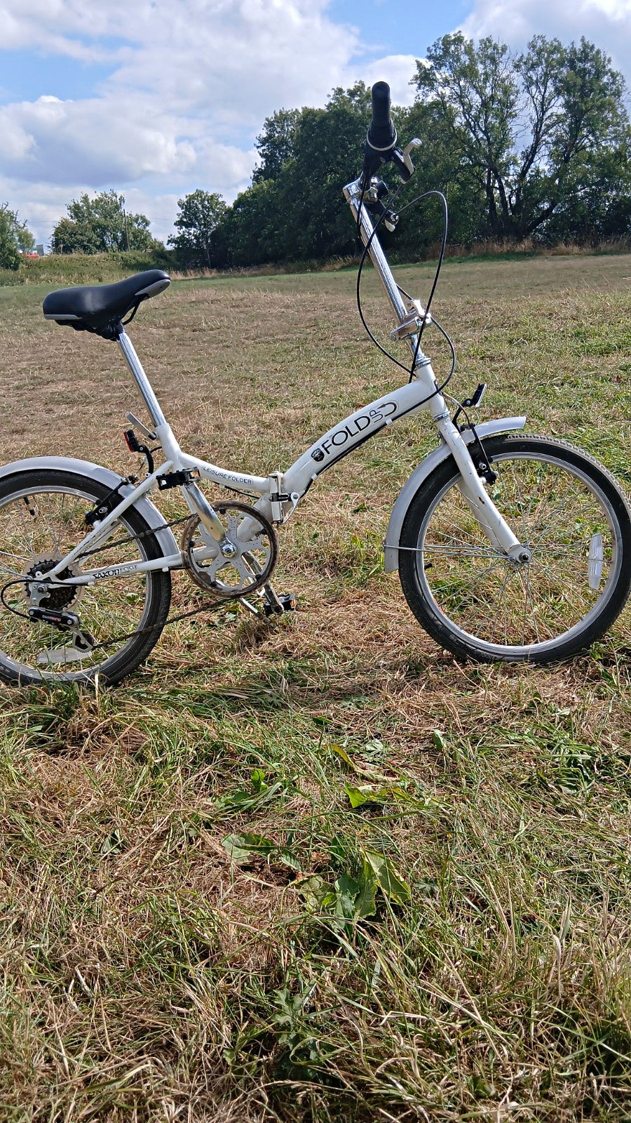 Saxon Fold B 20in Folding Bike White 6-Speed Derailleur V-Brakes Mudguards