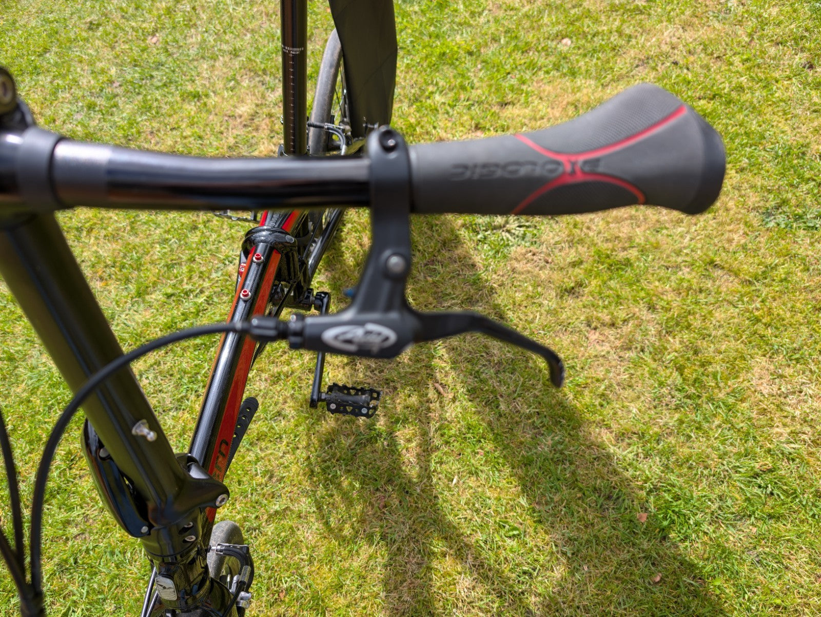 Tern Verge P9 Red & Black 9 Speed Folding Bike in Excellent Condition One Owner