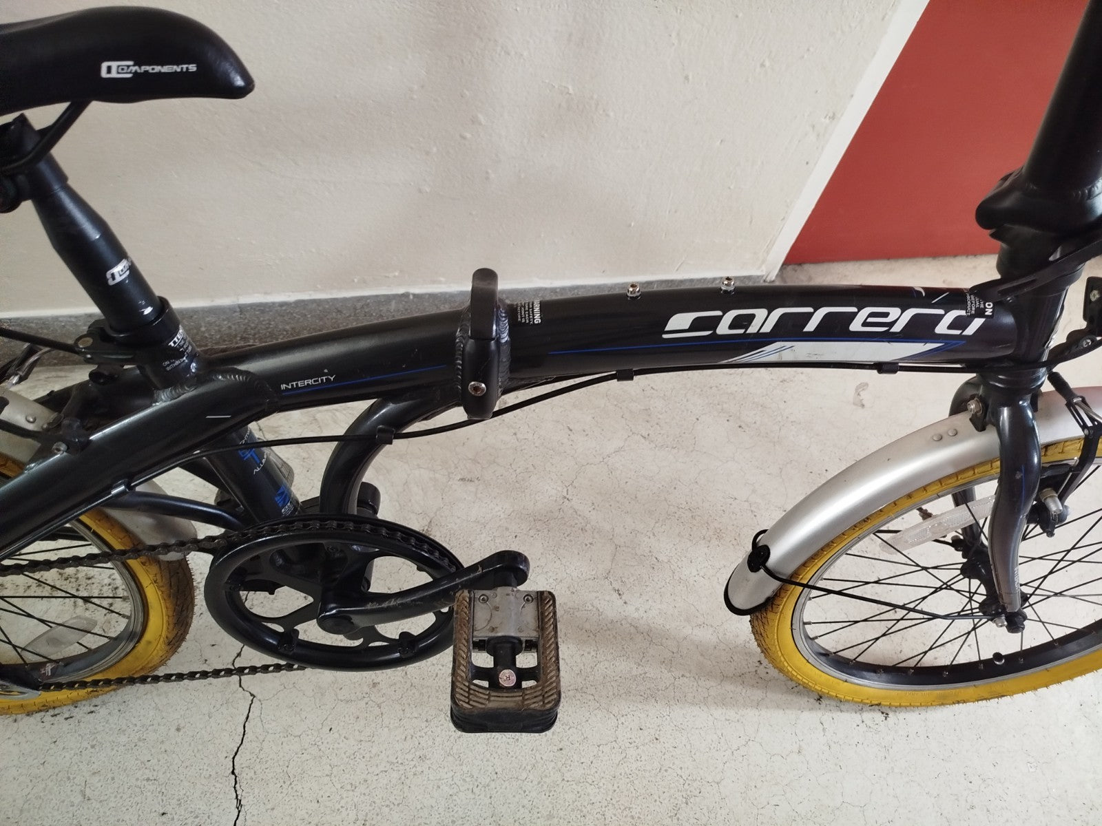 Carrera Intercity Folding Bike - 20" Wheels - 8 Speed Shimano - Black