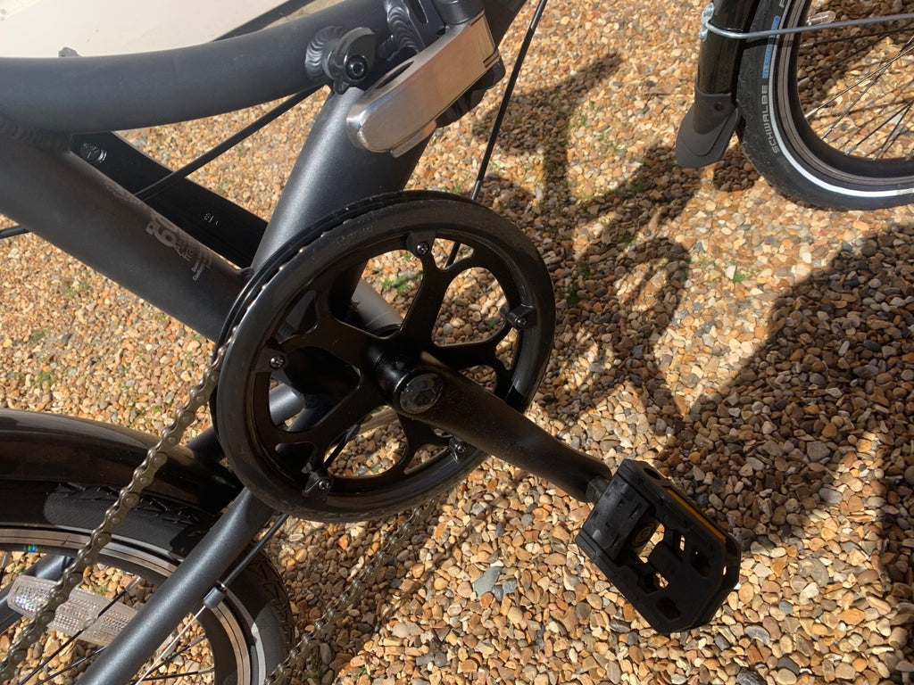 PAIR OF DAWES KINPIN FOLDING BIKES UNUSED AND IN MINT CONDITION