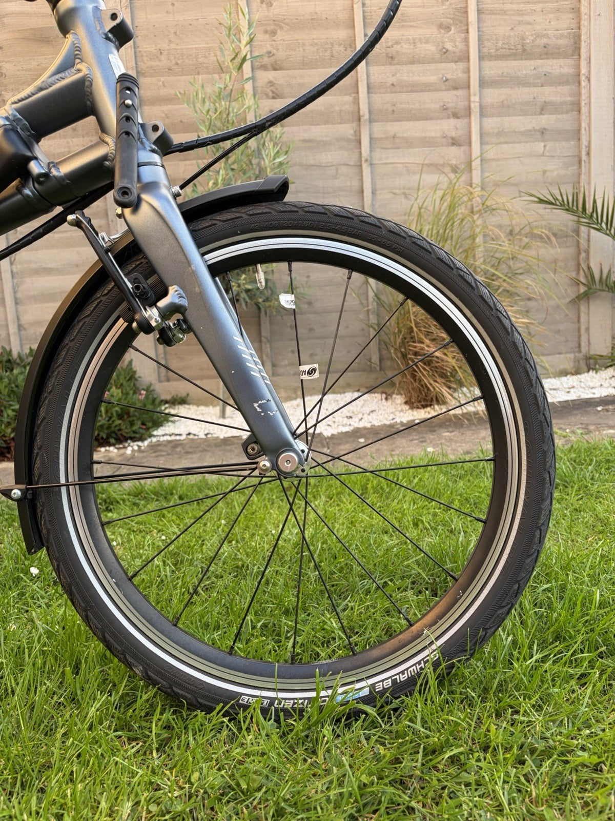 Tern BYB P8 20in Folding Bike 8-Speed Grey/Black Rear Rack Mudguards