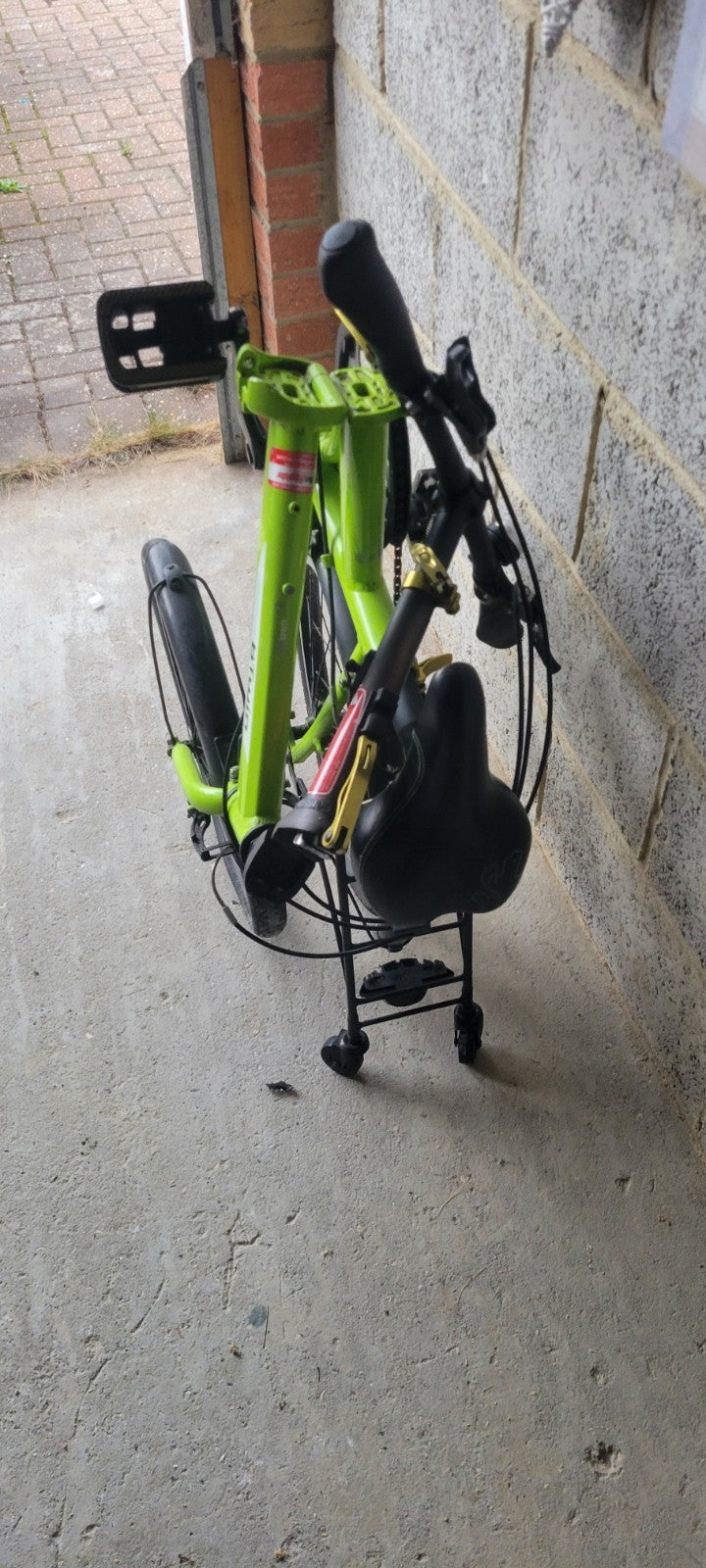 B’TWIN Hoptown 20in Folding Bike Green, Mudguards, Rear Rack, Bell