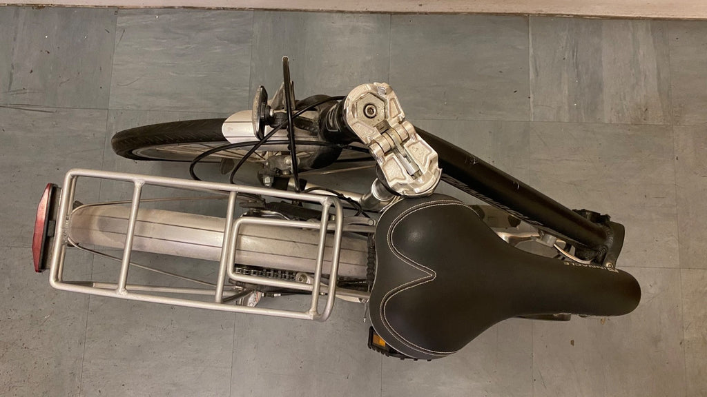 Pinnacle Journey 1.0 folding bike in matte black. Shimano Nexus 3-speed.